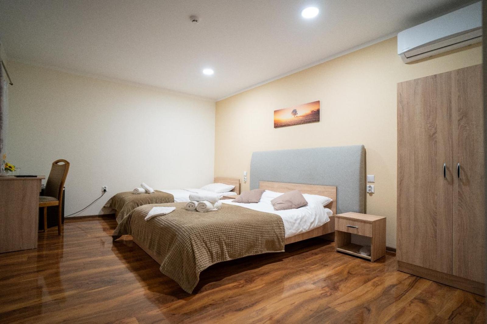 Triple Room with Private Bathroom photo 2