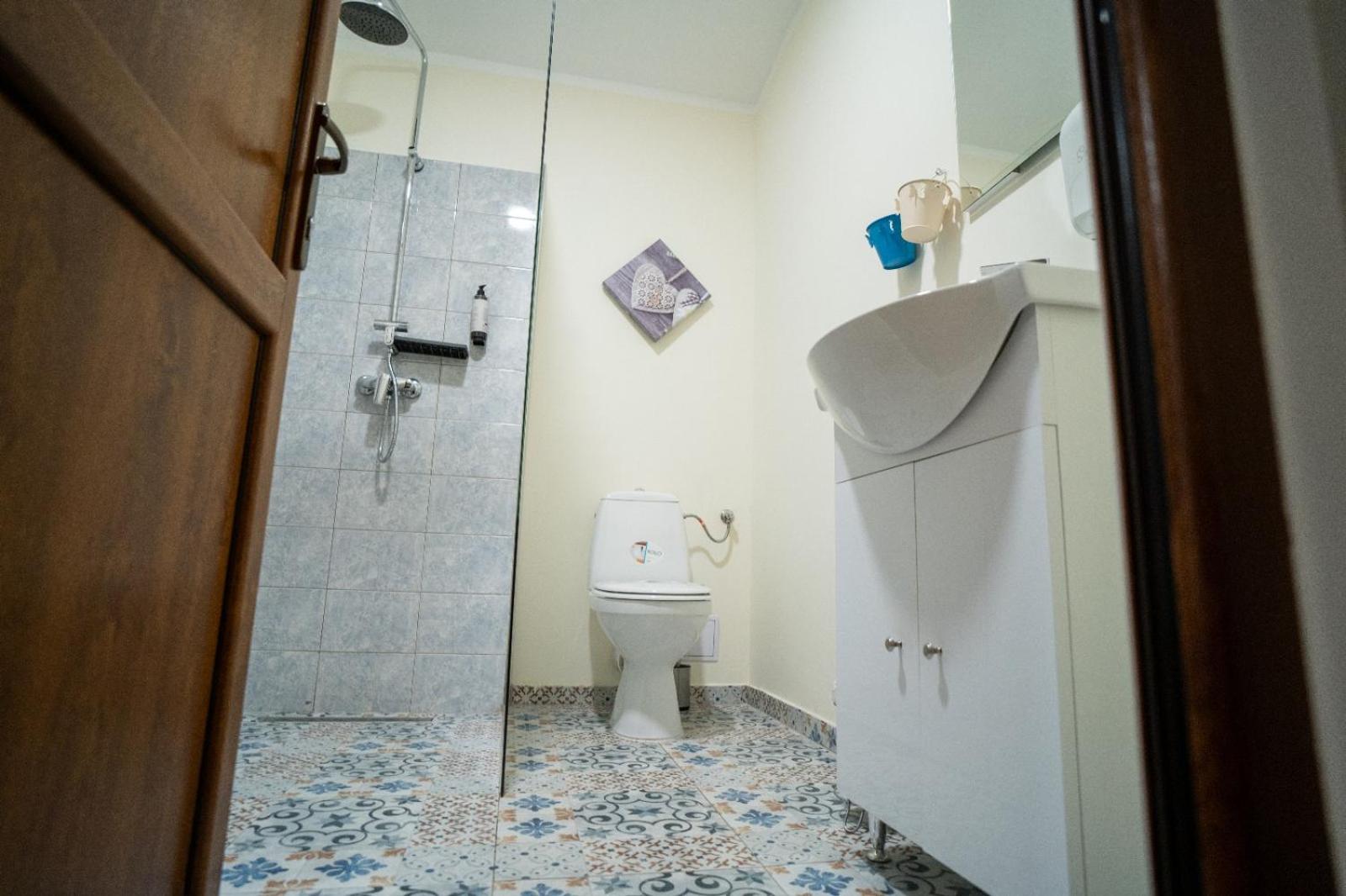 Twin Room with Private Bathroom photo 3