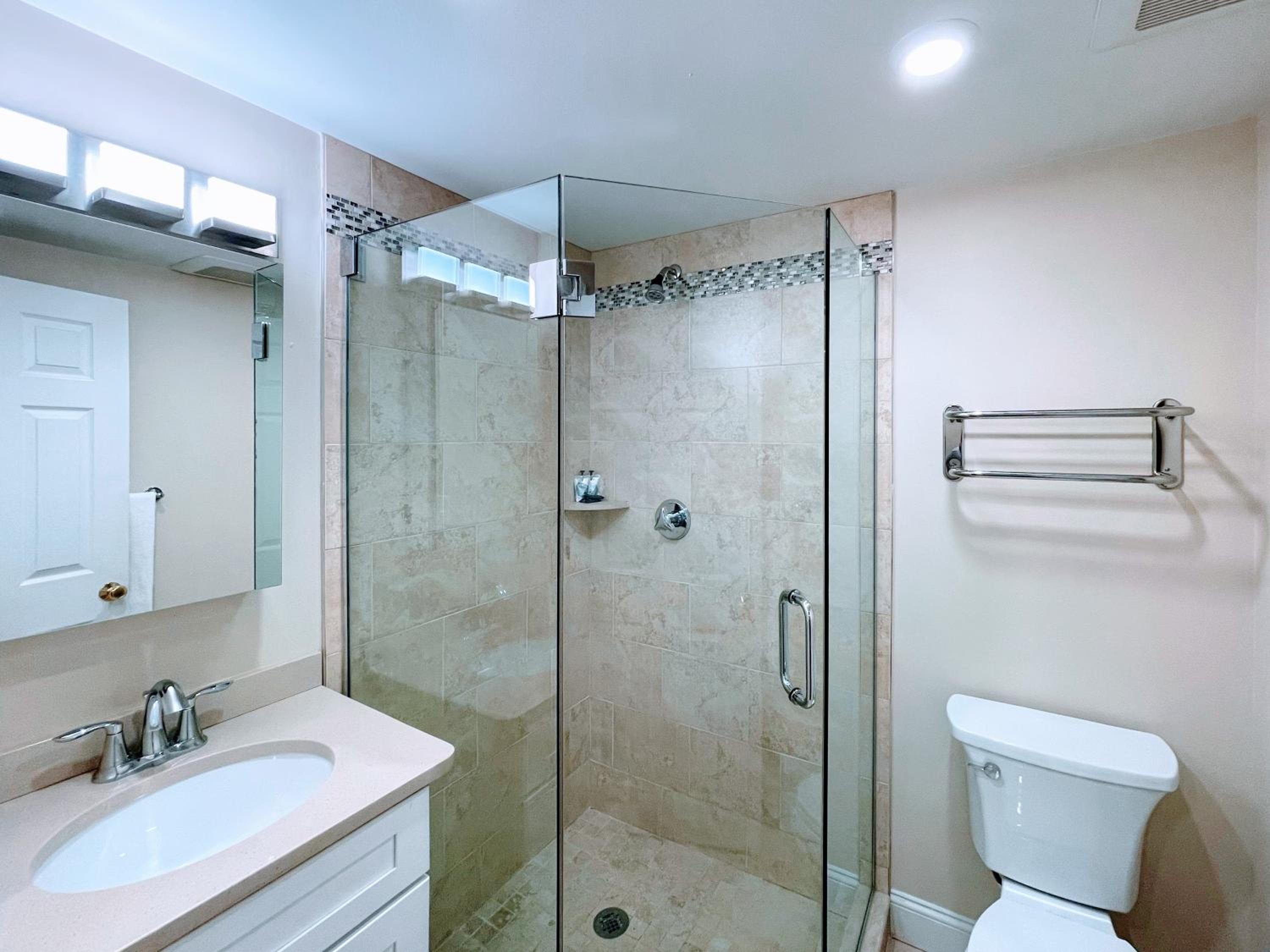 One-Bedroom Suite - Photo 7