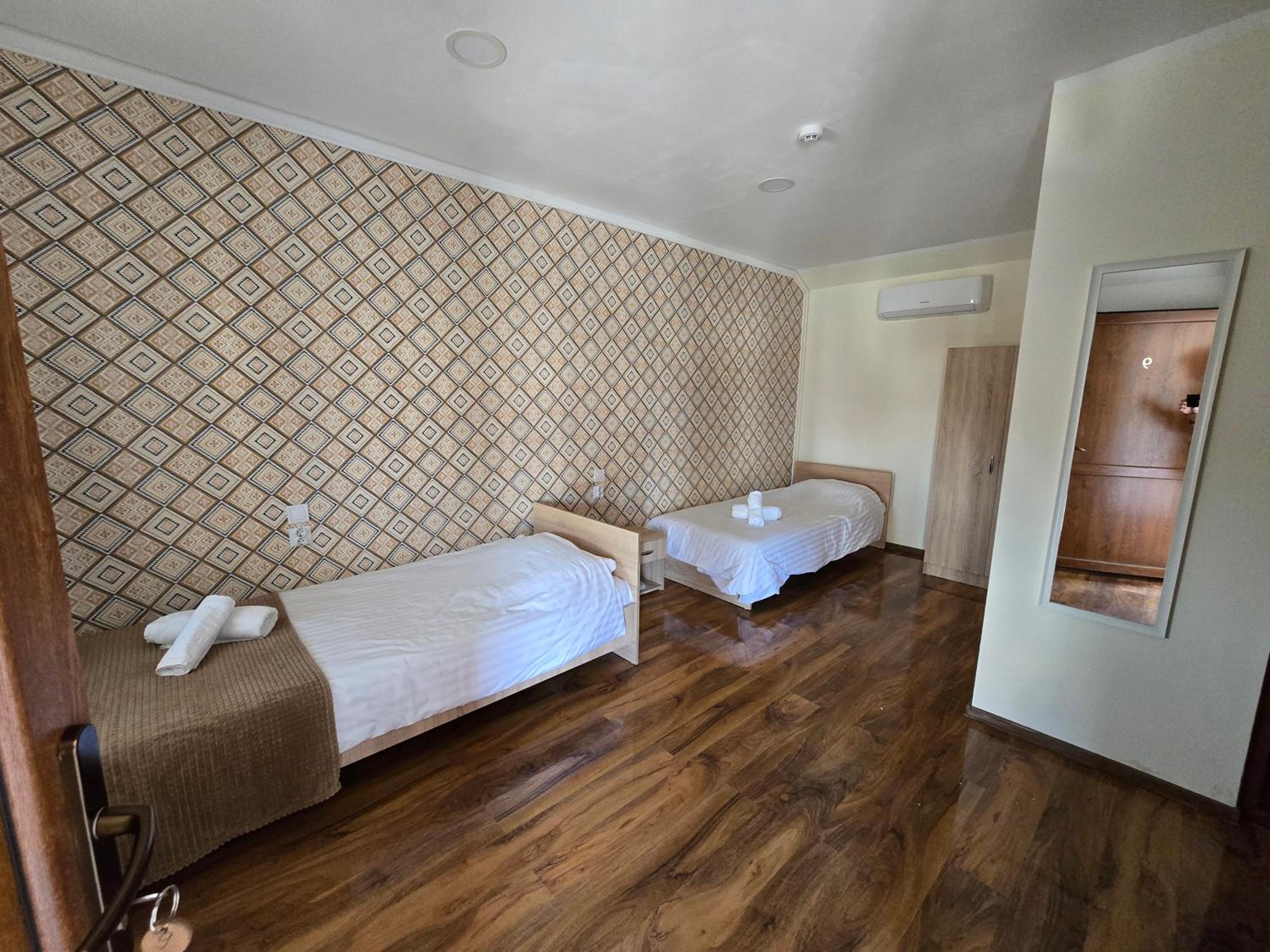 Twin Room with Private Bathroom photo 2