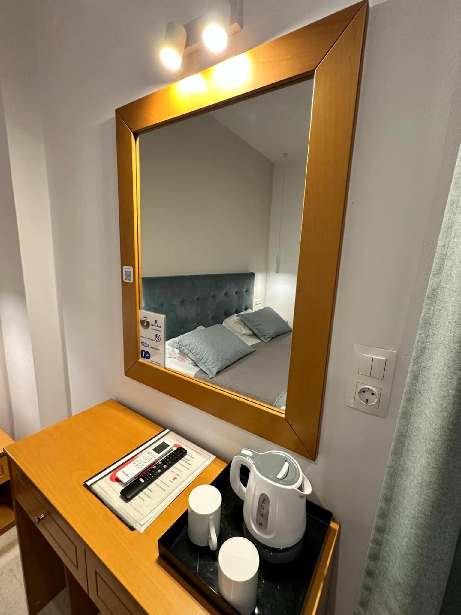 Double/Twin Room - Photo 5