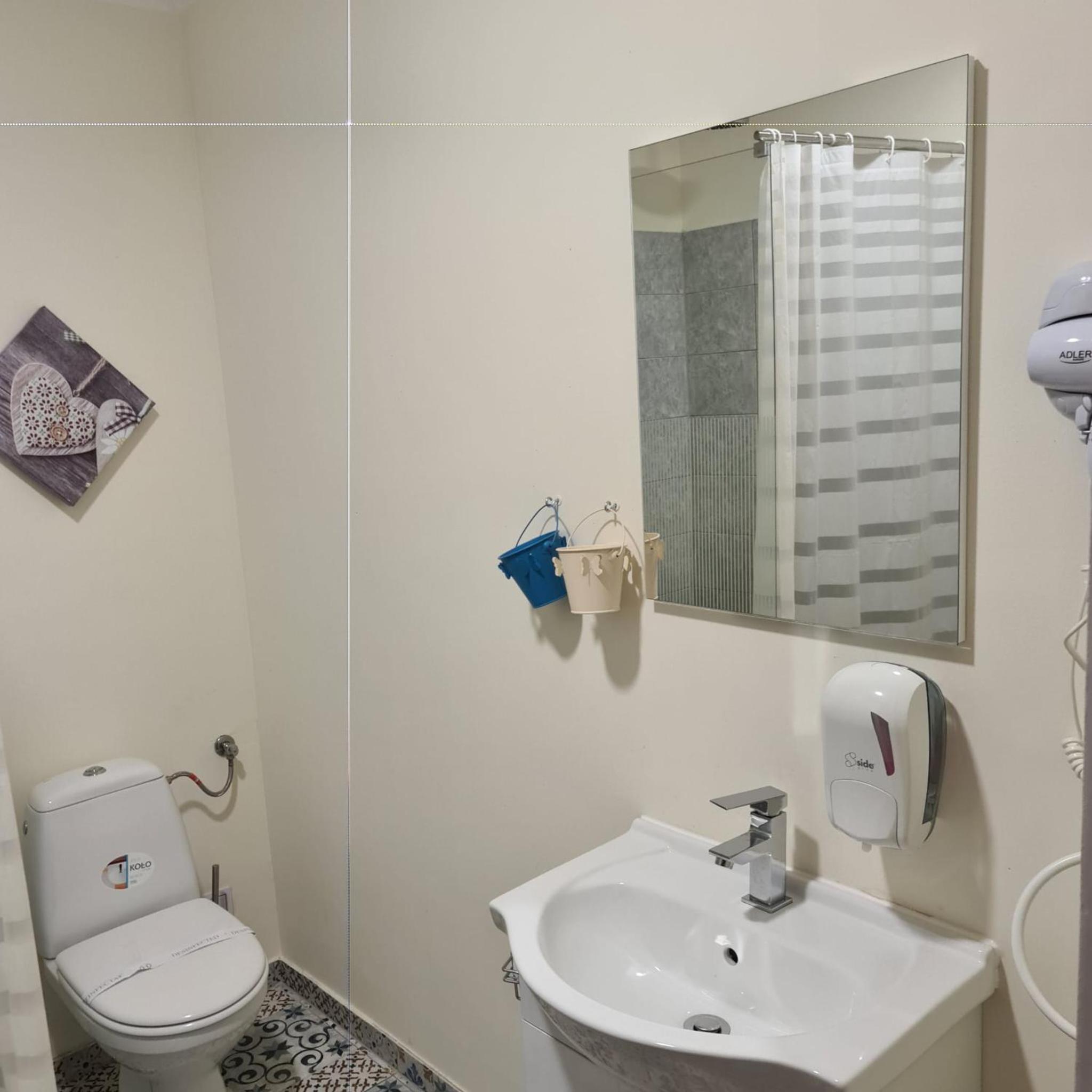 Twin Room with Private Bathroom photo 3