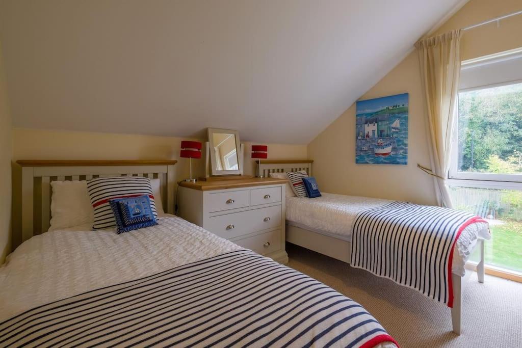 Five-Bedroom House photo 1