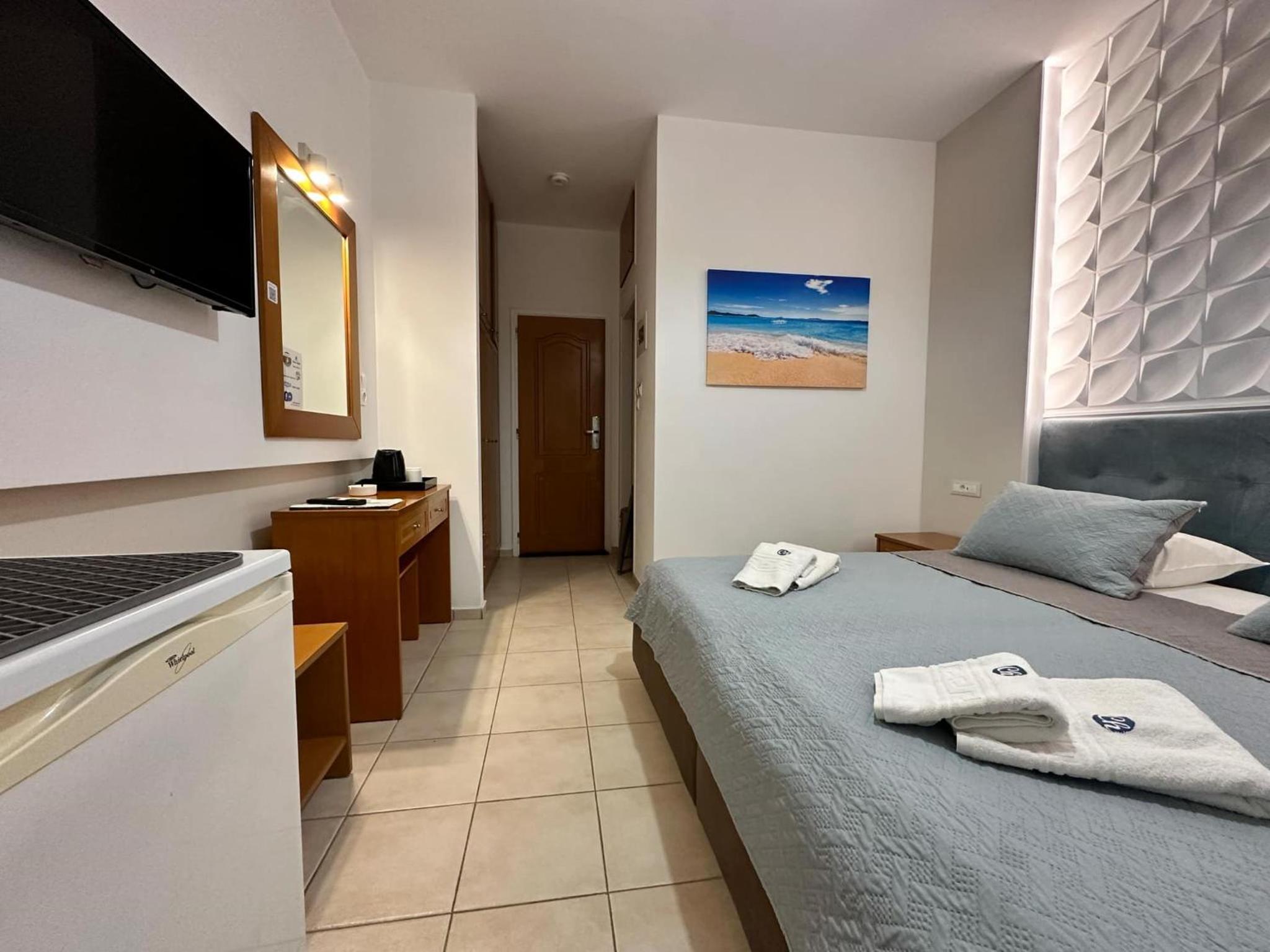 Deluxe Double Room - Photo 11