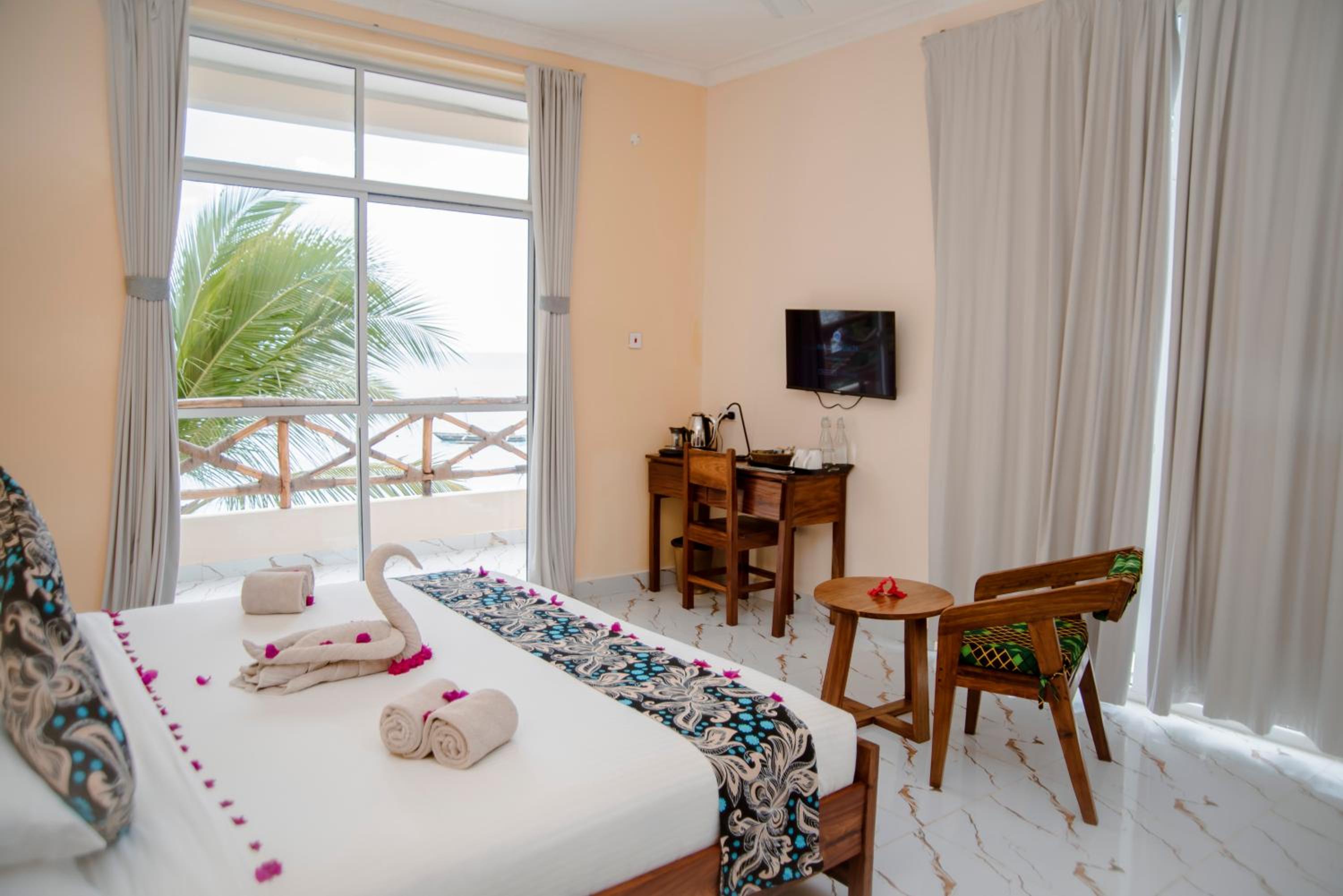 Deluxe King Room - Photo 1