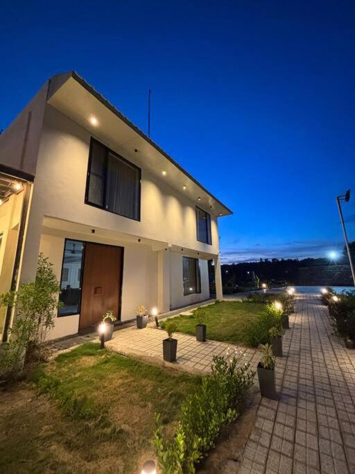 Four-Bedroom House photo 2