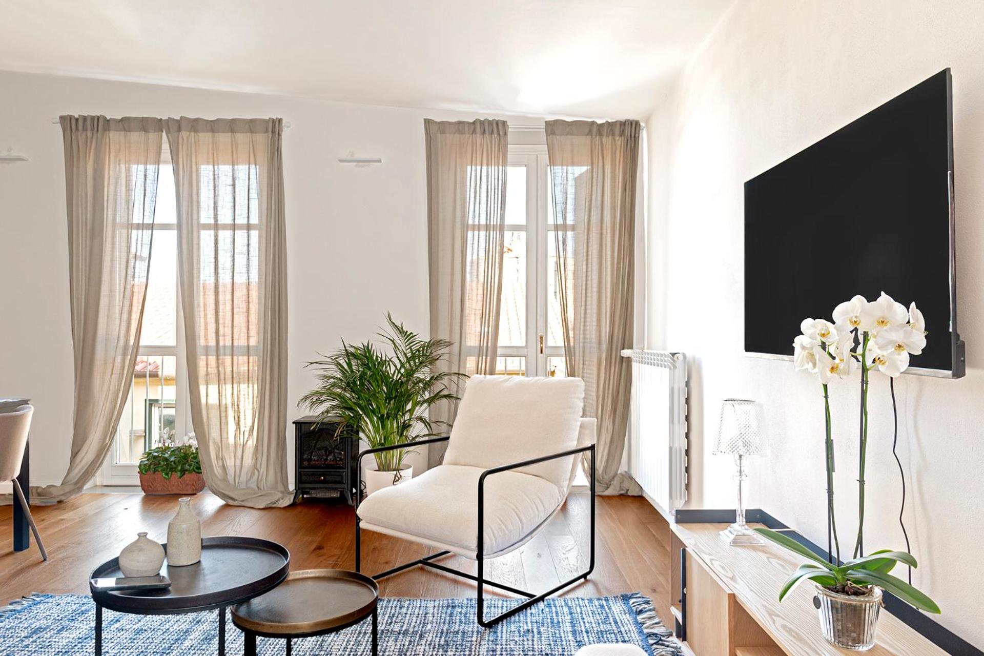 One-Bedroom Apartment photo 1