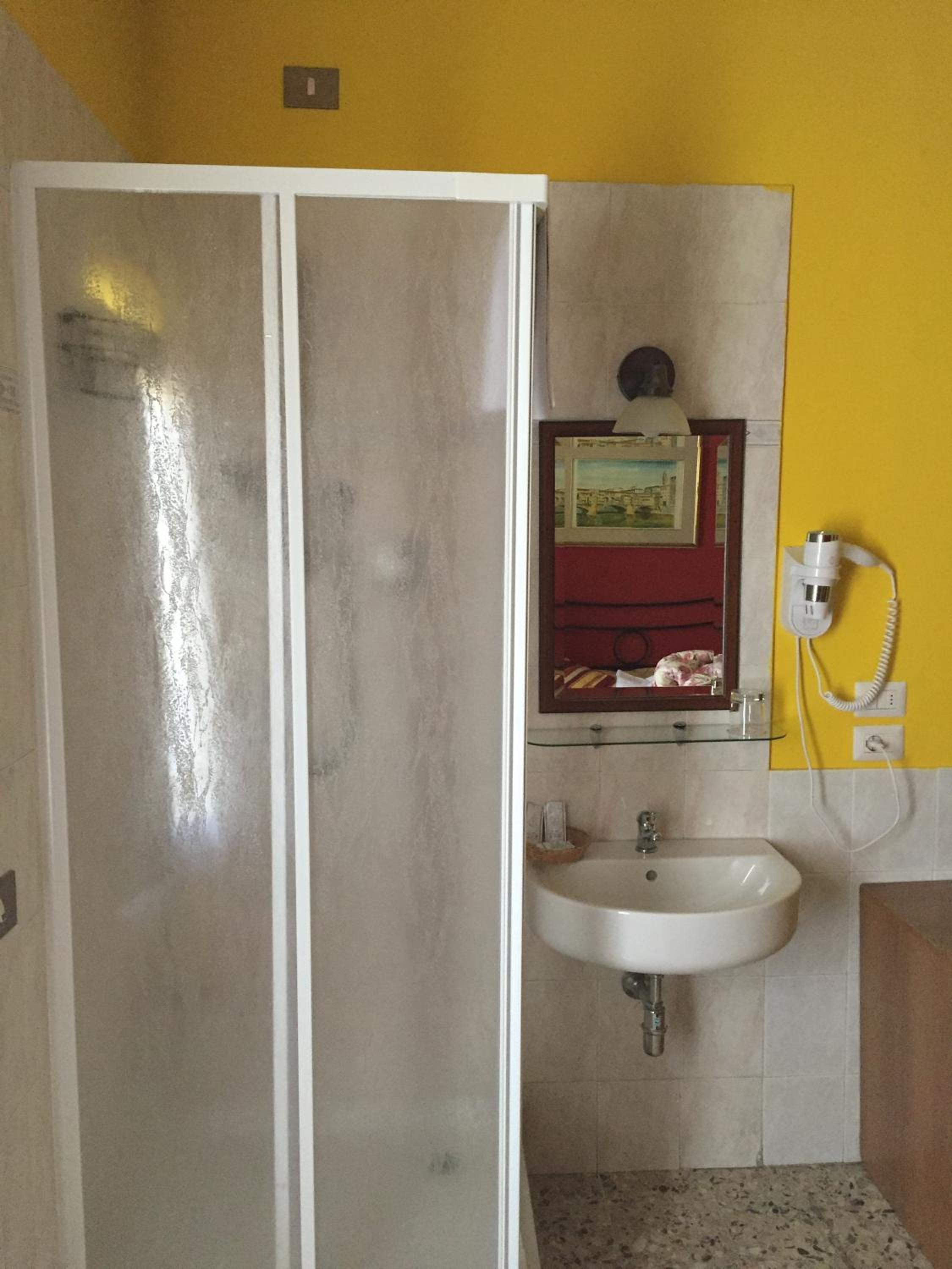 Double or Twin Room  with Shower and Shared Bathroom  photo 2
