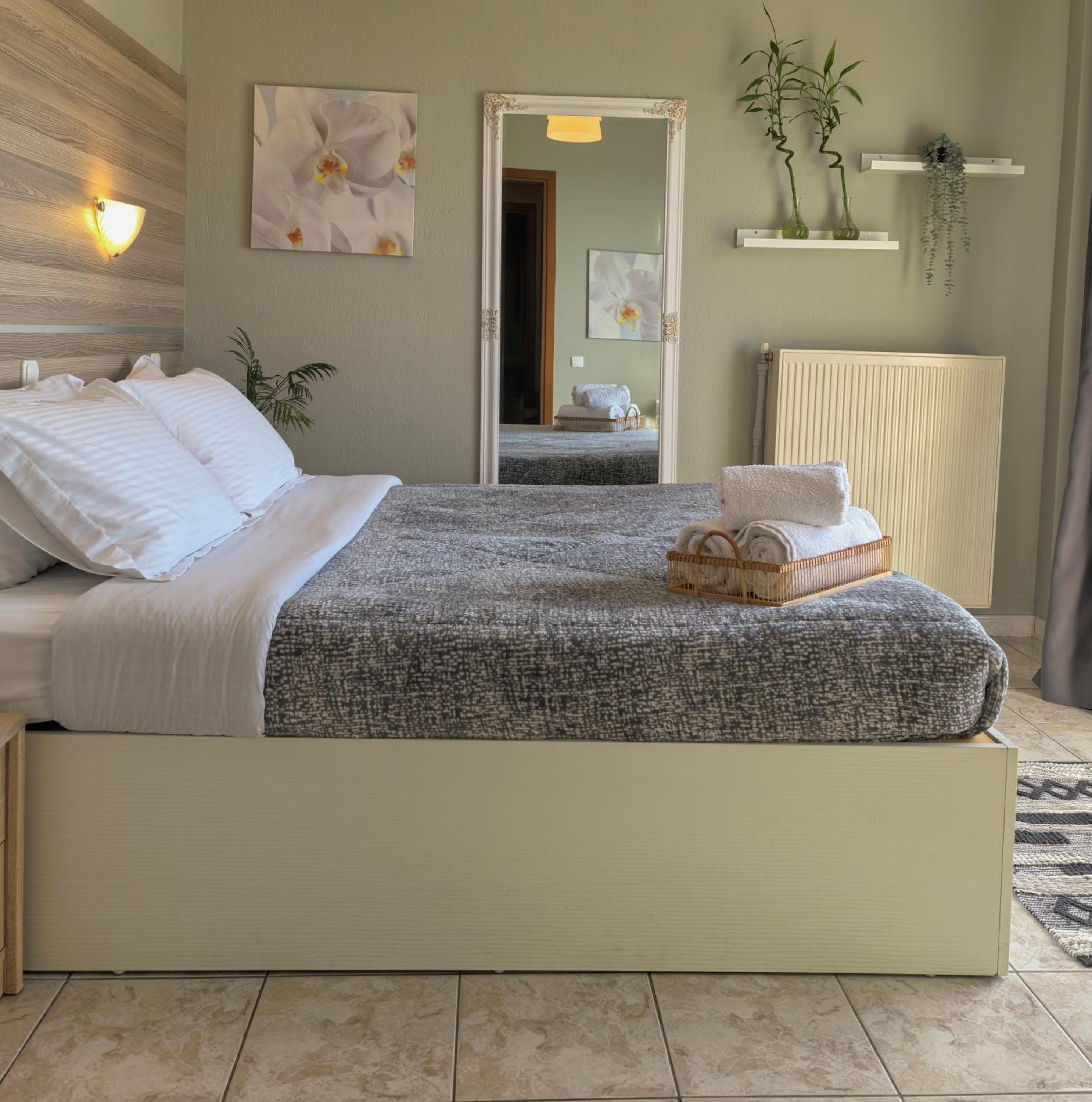 Double Room with Balcony - Photo 1