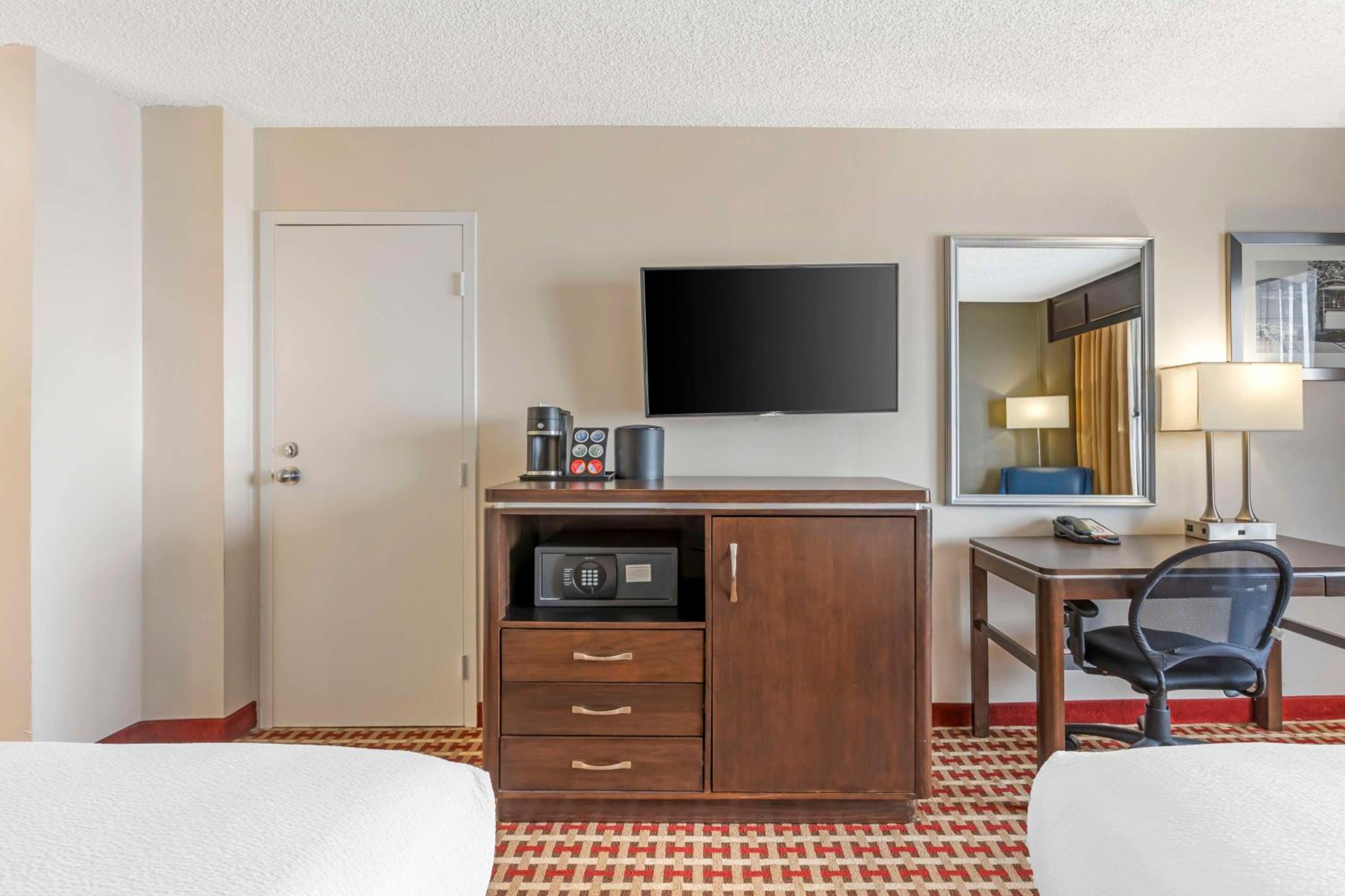 Double Room with Two Double Beds - Non-Smoking - Photo 2