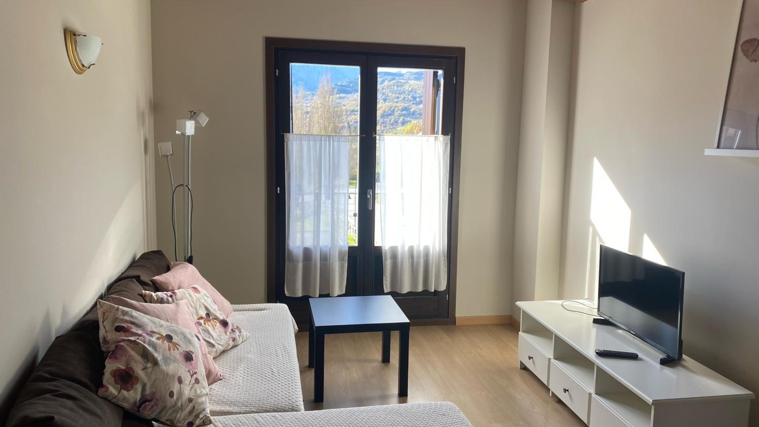 Two-Bedroom Apartment (4-5 Adults) photo 3