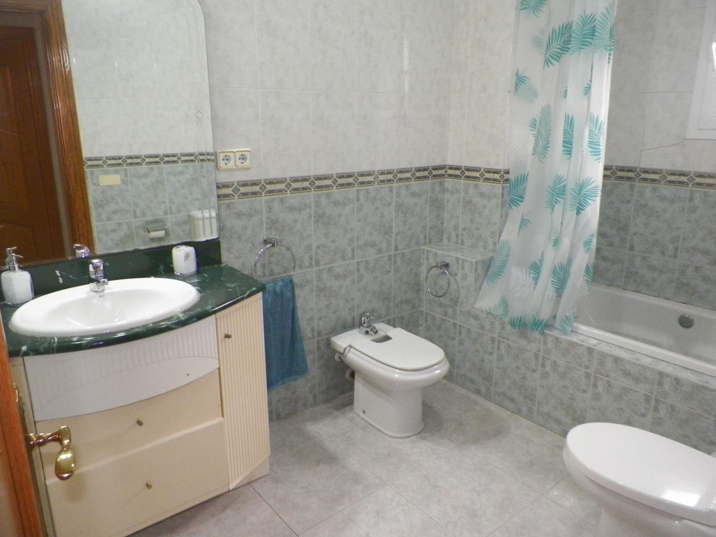 Four-Bedroom House photo 3