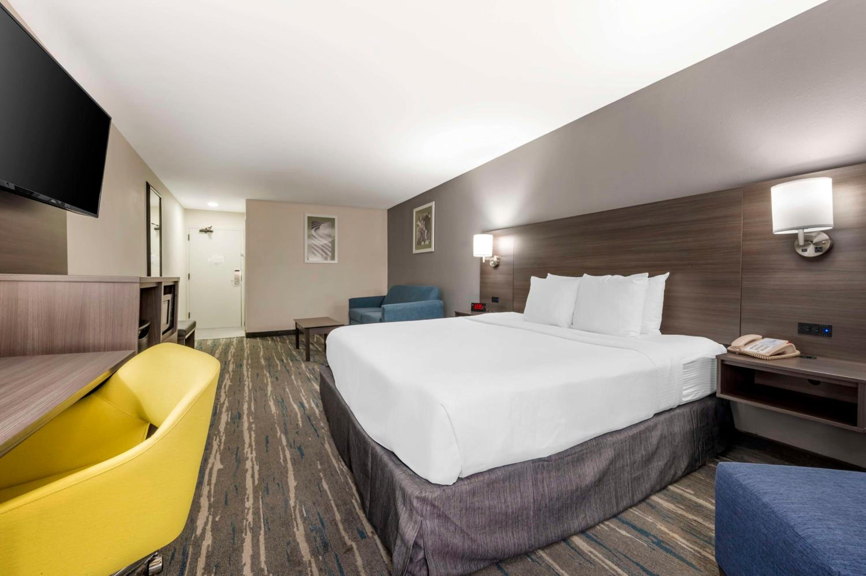King Room - Non-Smoking - Photo 3