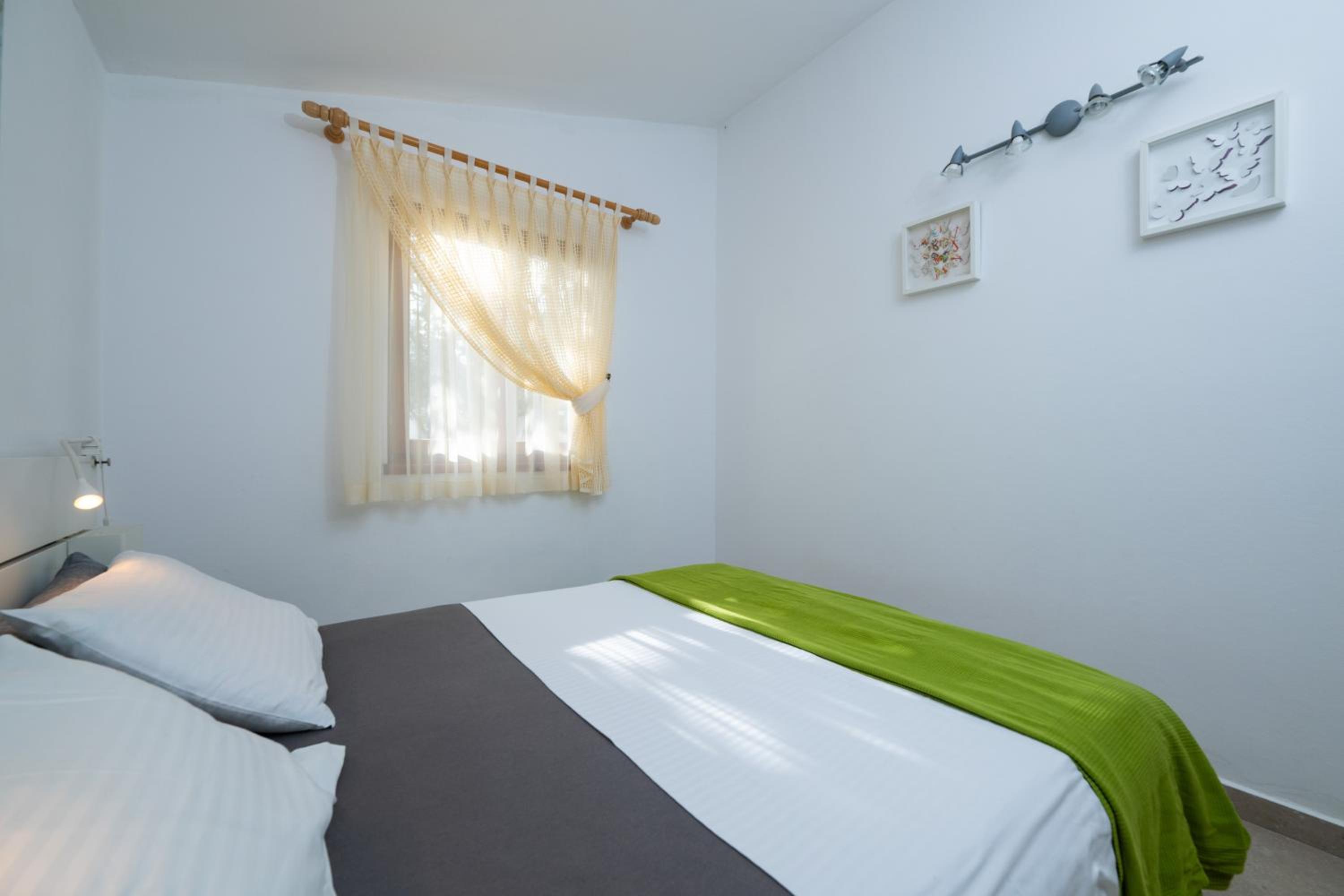 One-Bedroom Apartment - Photo 1