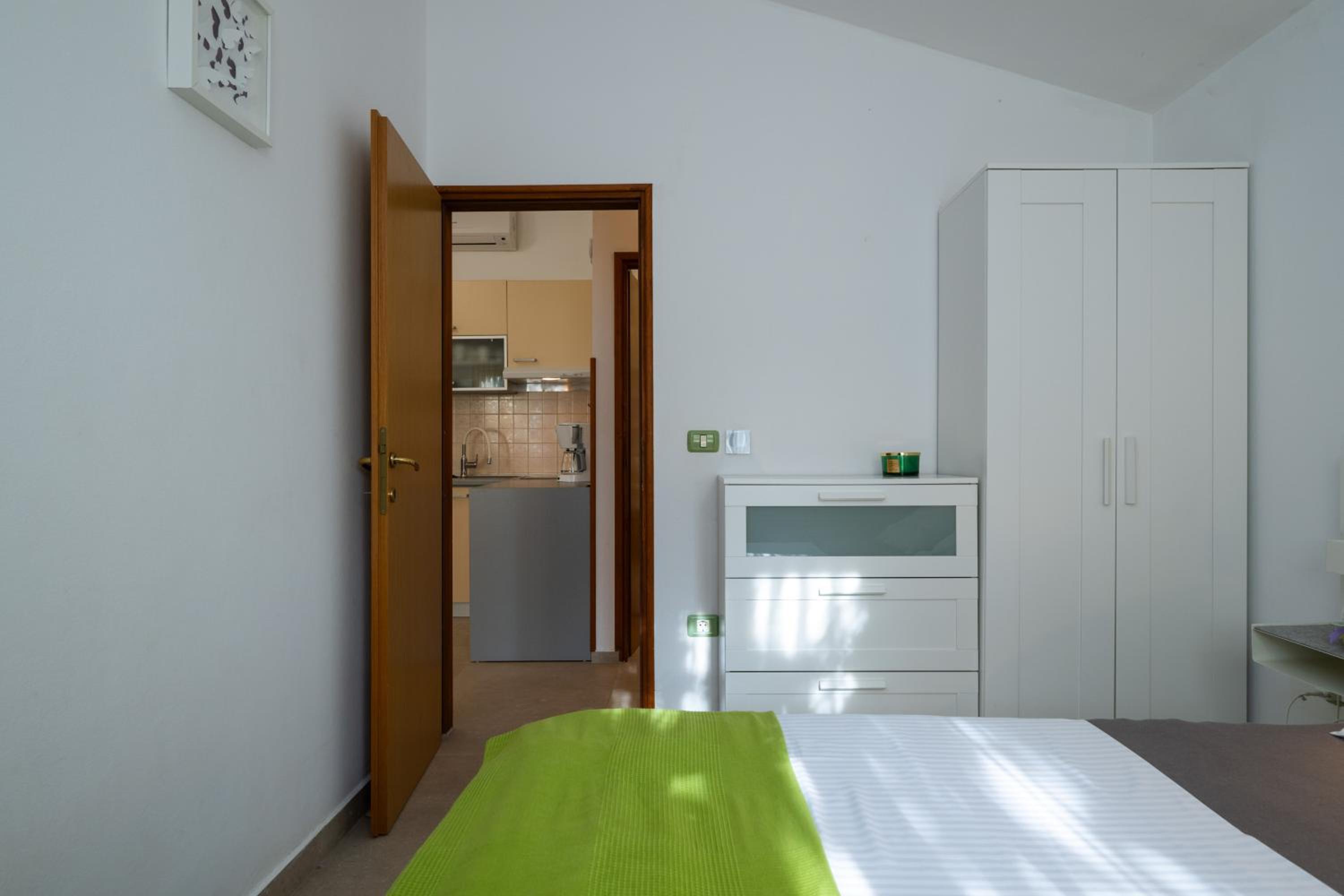 One-Bedroom Apartment - Photo 51