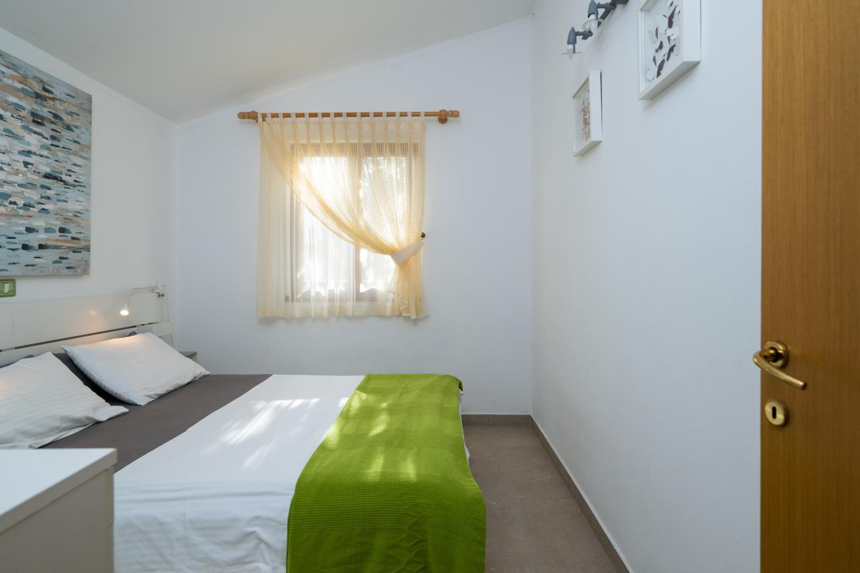 One-Bedroom Apartment - Photo 31