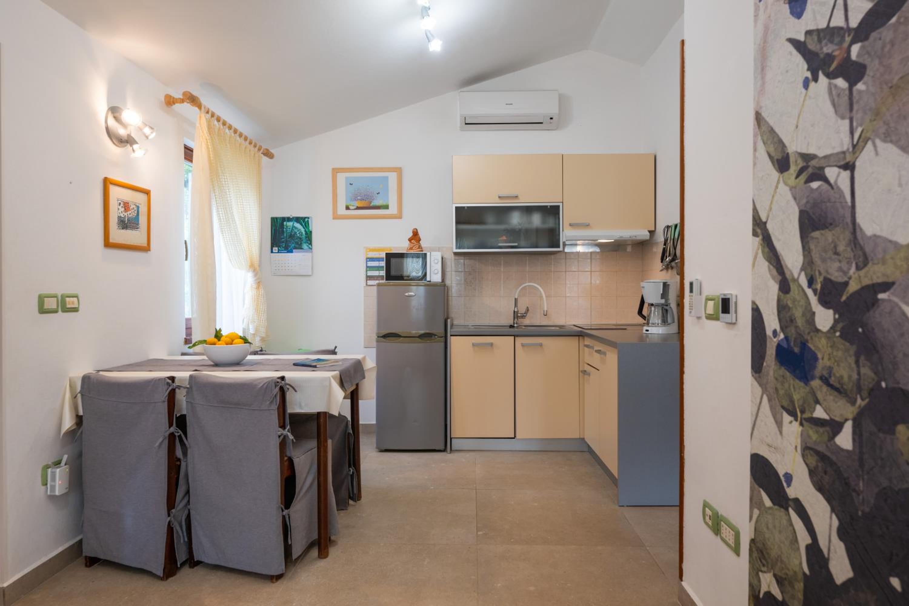 One-Bedroom Apartment - Photo 32
