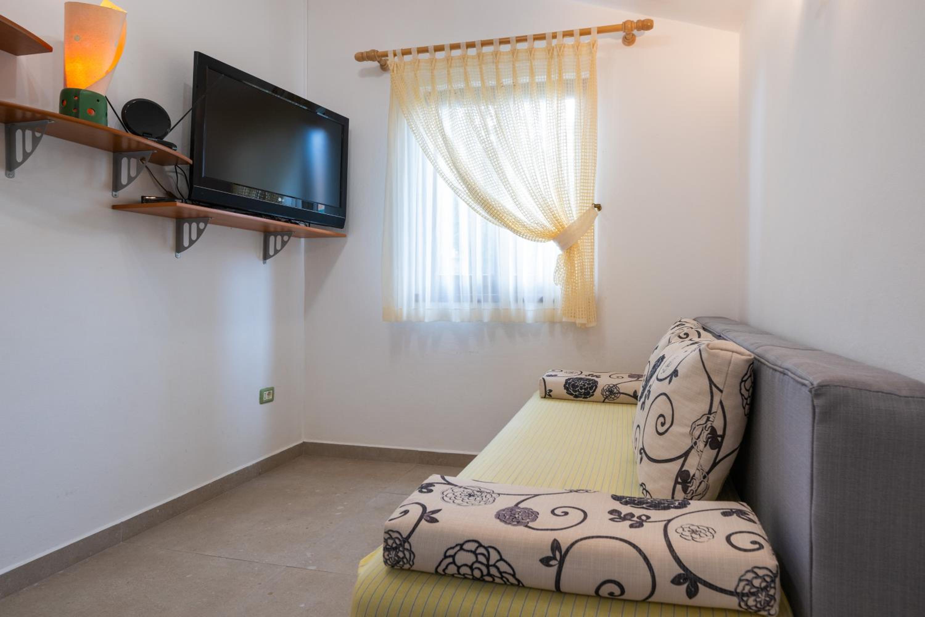 One-Bedroom Apartment - Photo 34