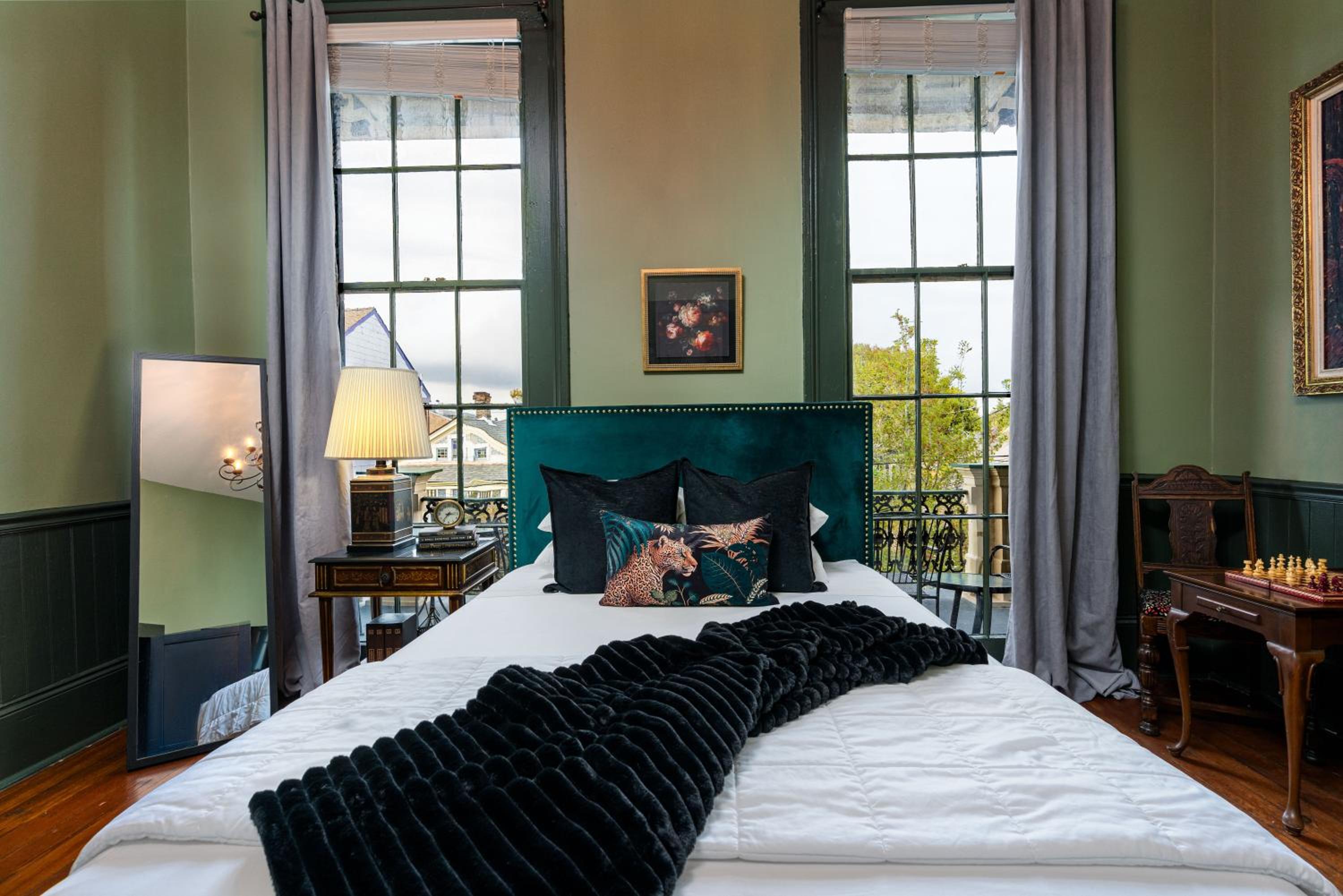 #7 Queen Suite with Balcony - Photo 13