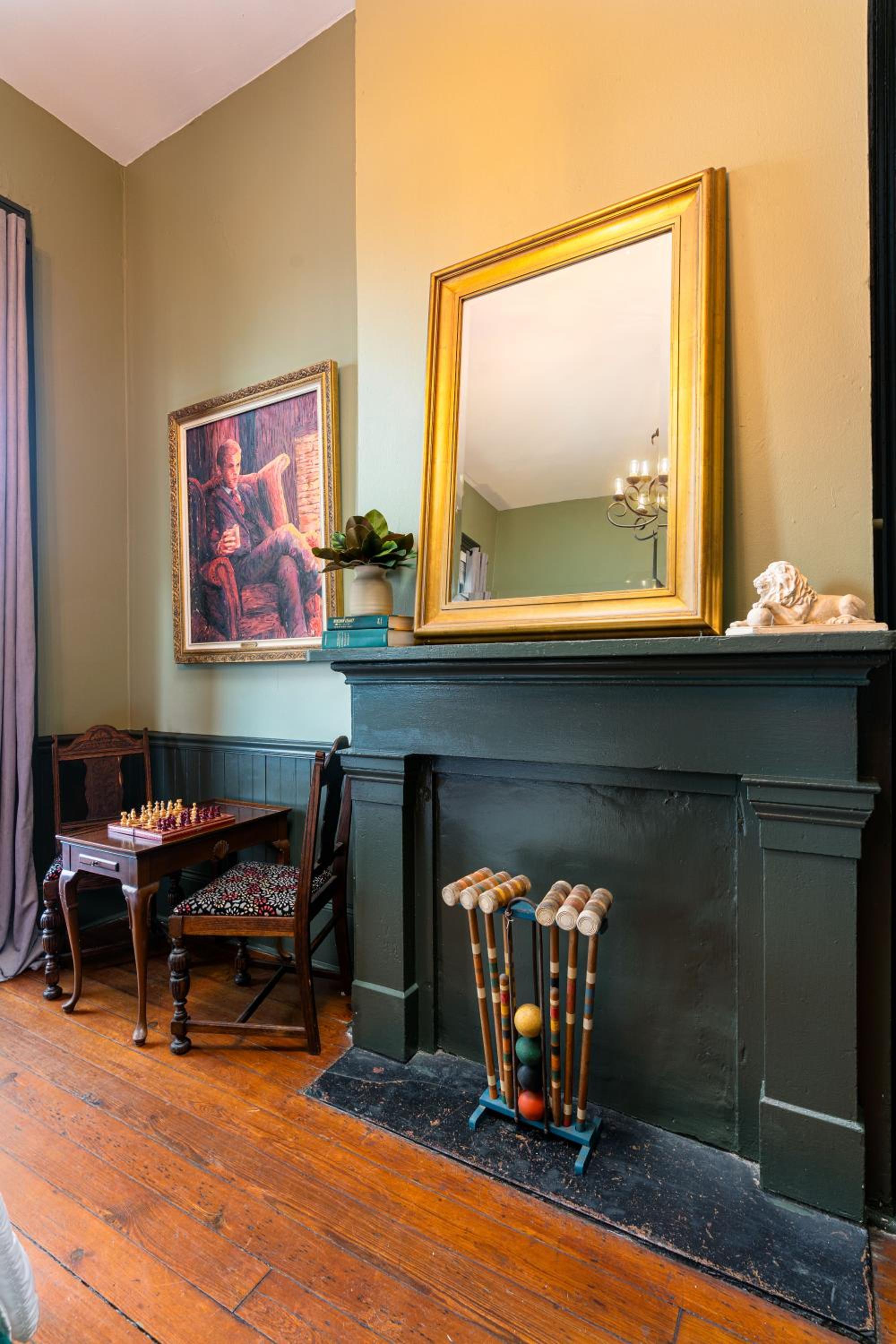 #7 Queen Suite with Balcony - Photo 3