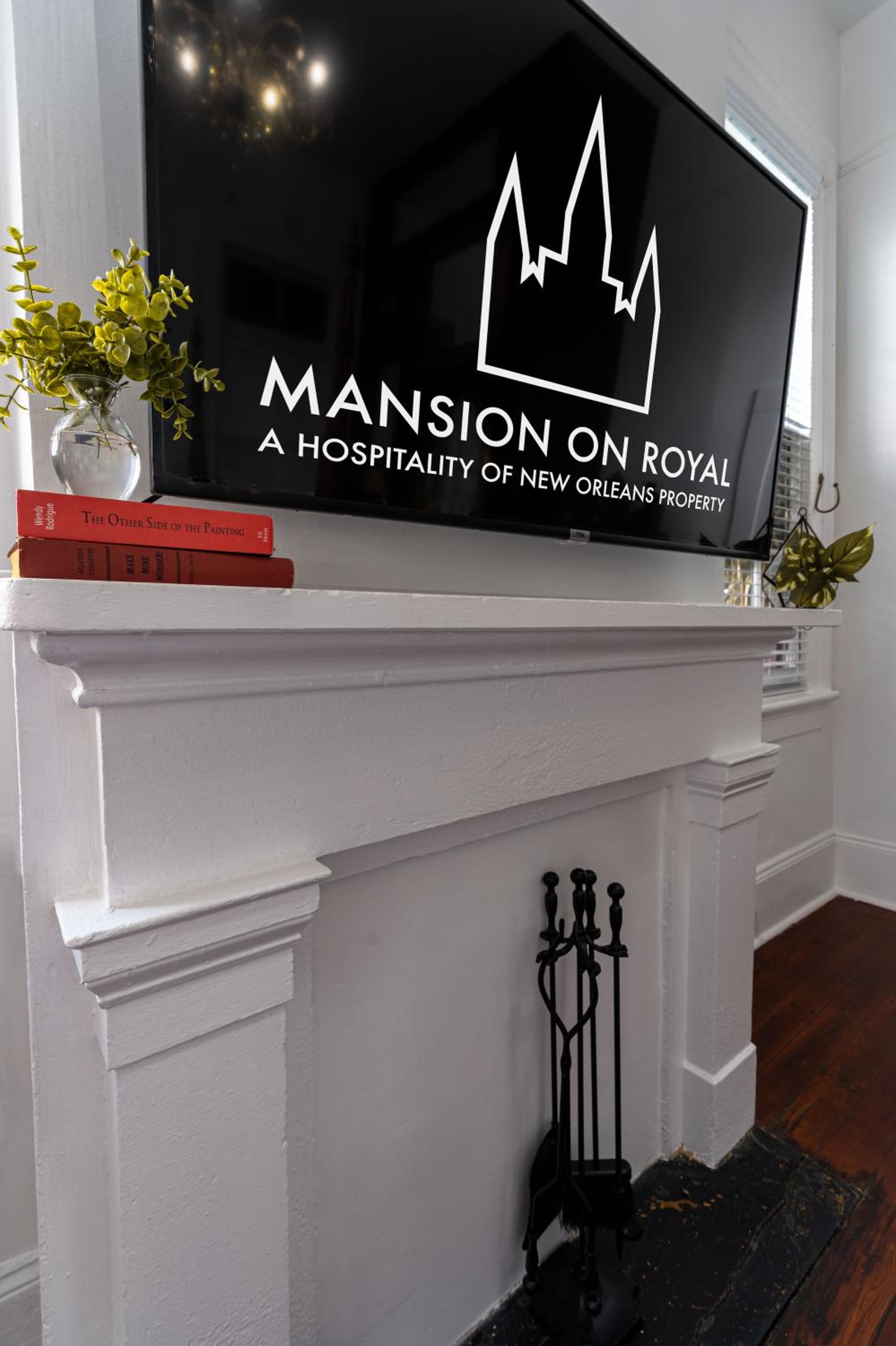 #6 Queen Suite with Balcony - Photo 11