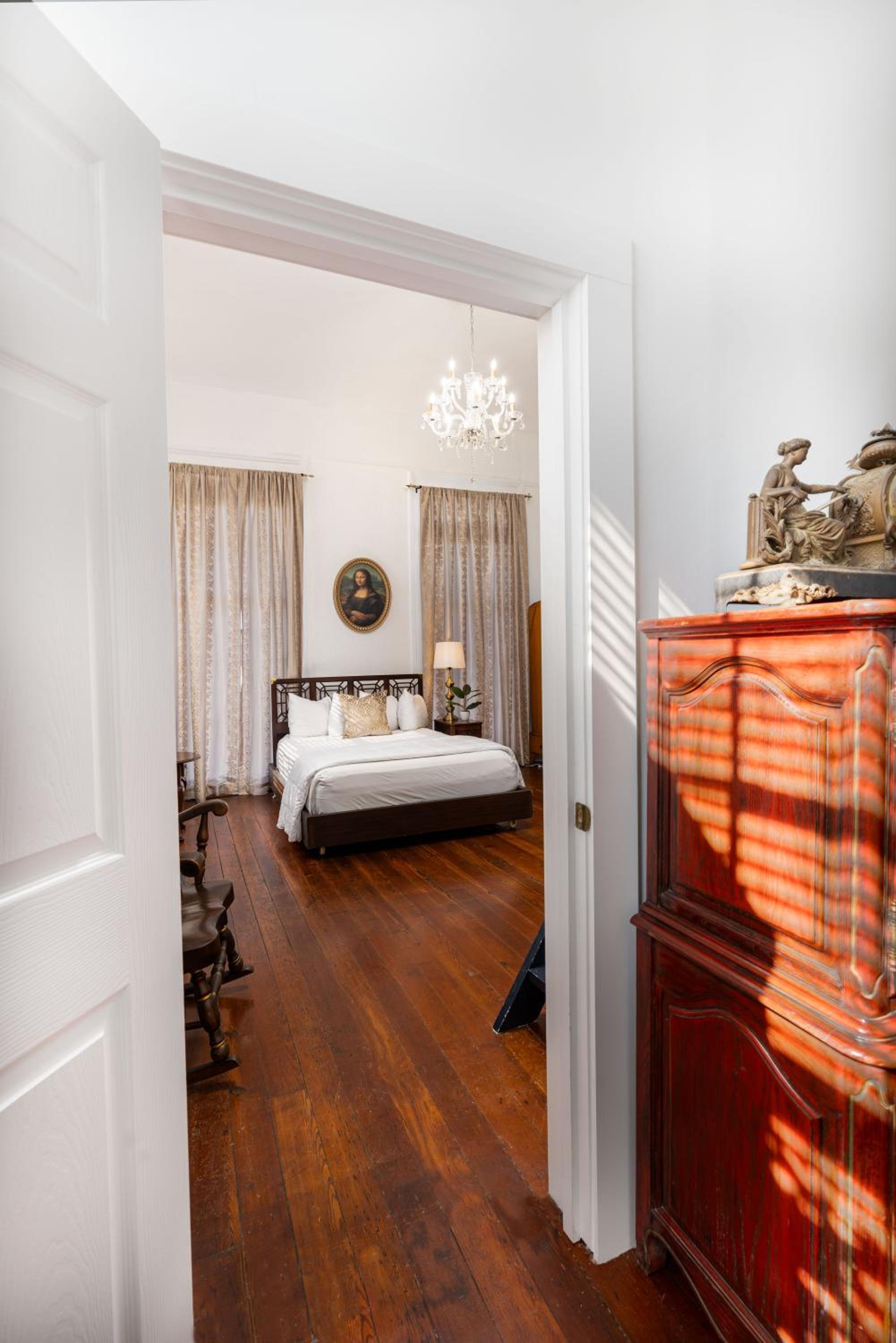 #6 Queen Suite with Balcony - Photo 10