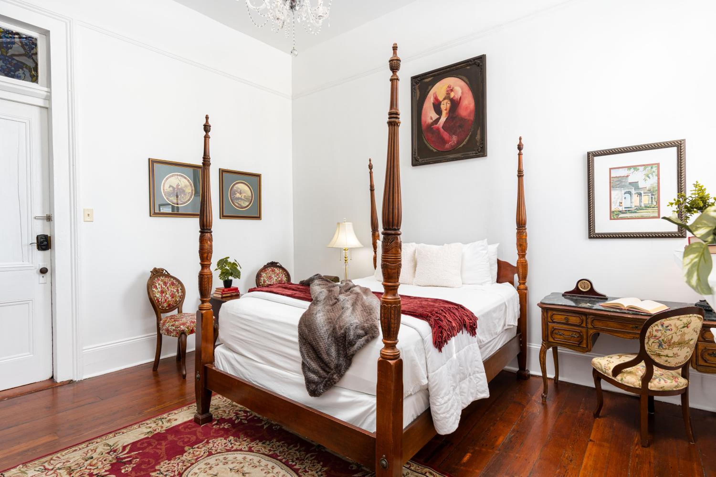#6 Queen Suite with Balcony - Photo 28