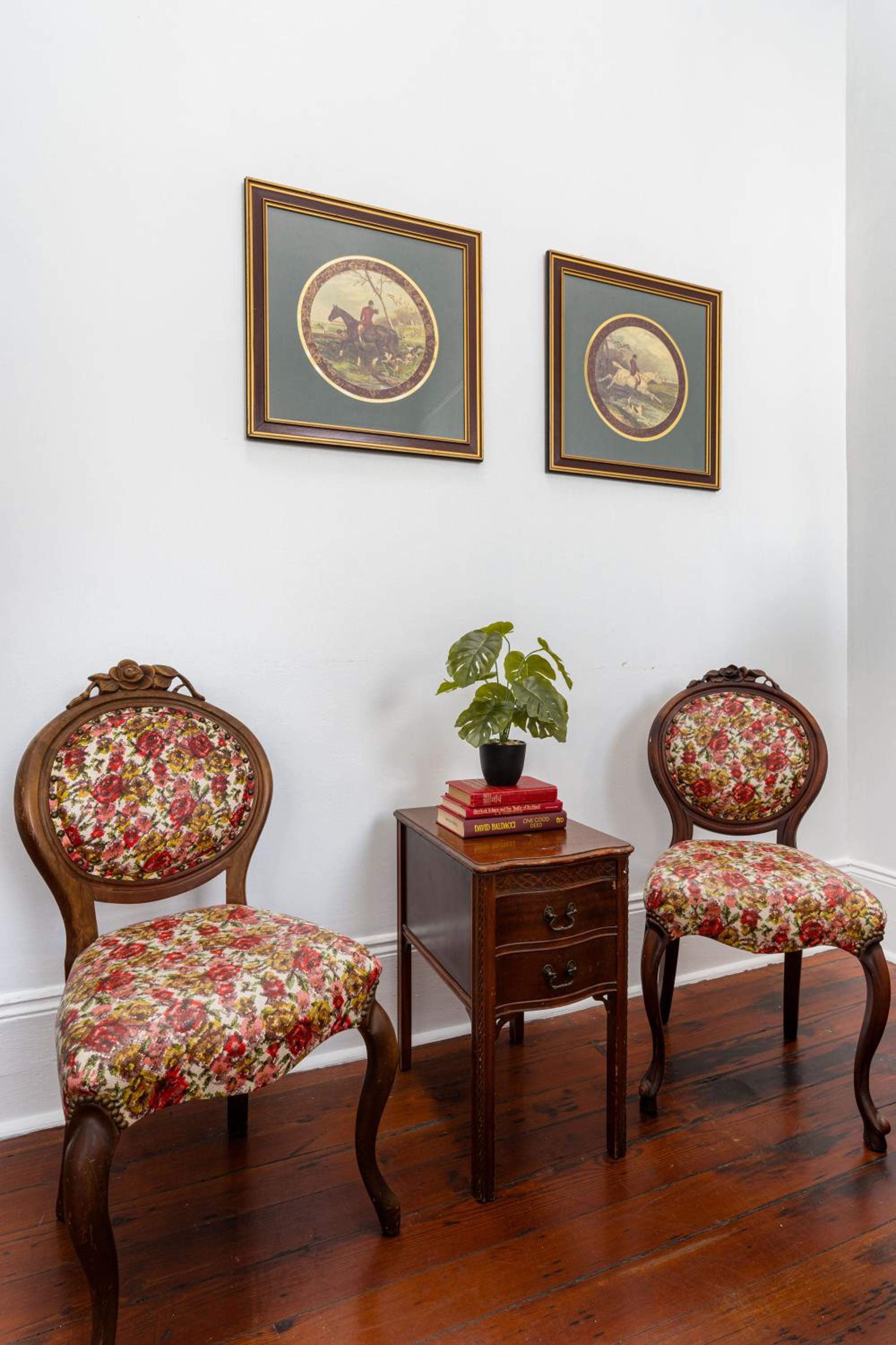 #6 Queen Suite with Balcony - Photo 3