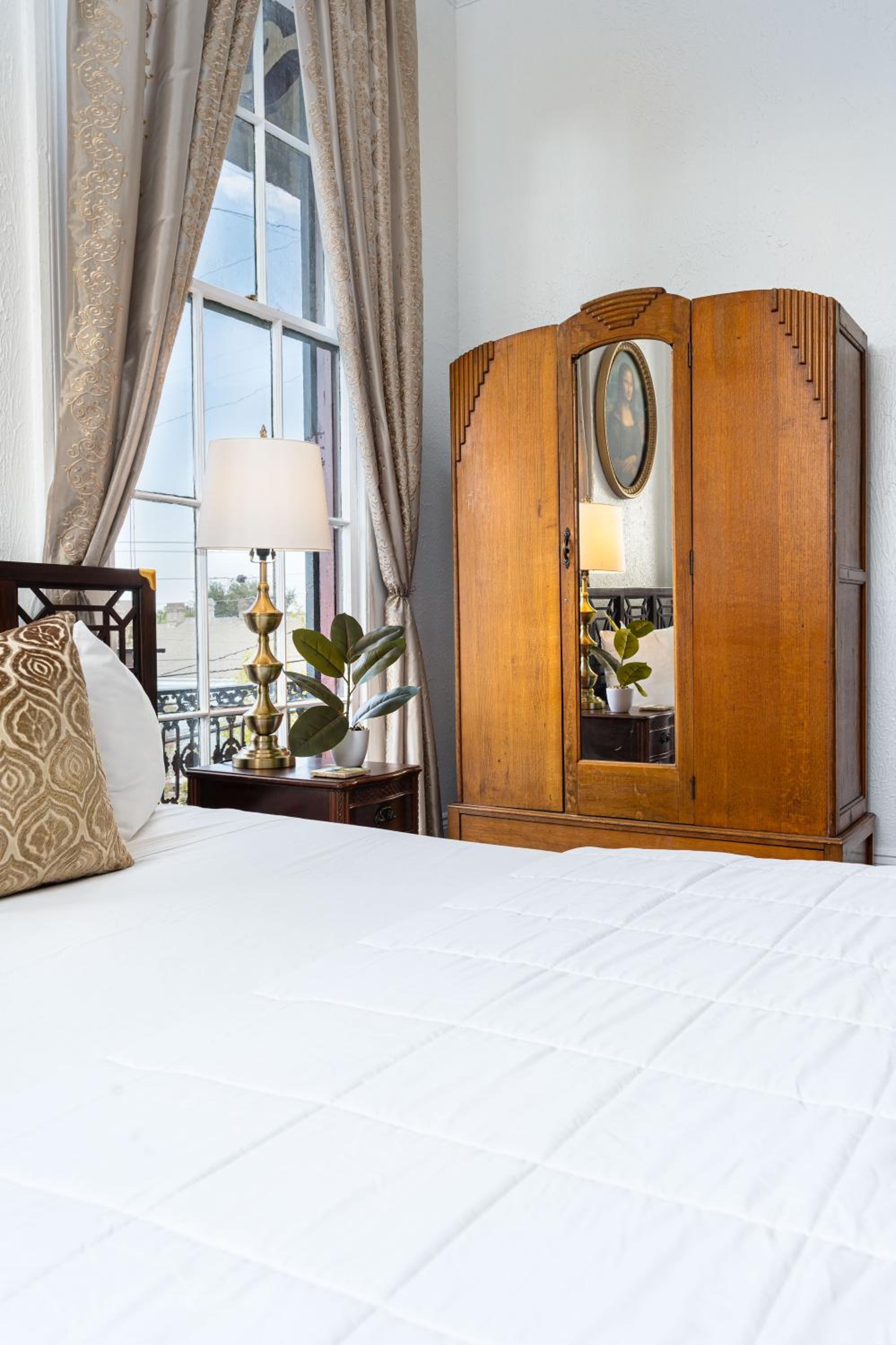 #6 Queen Suite with Balcony - Photo 26