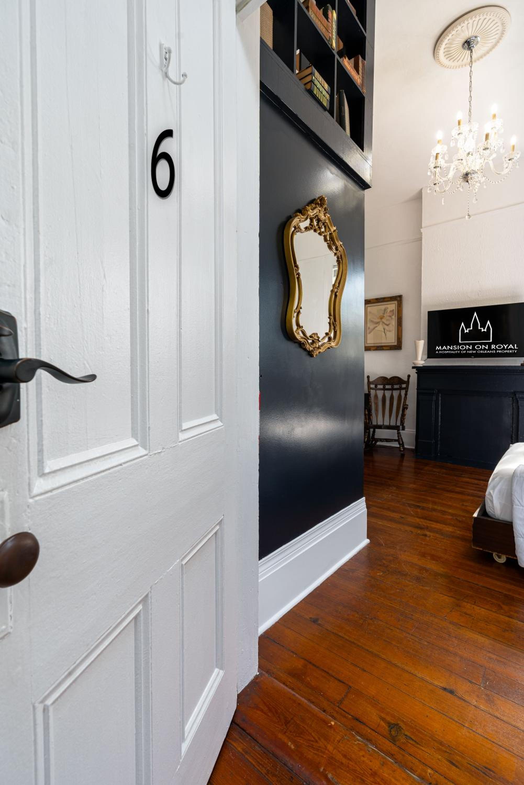 #6 Queen Suite with Balcony - Photo 25