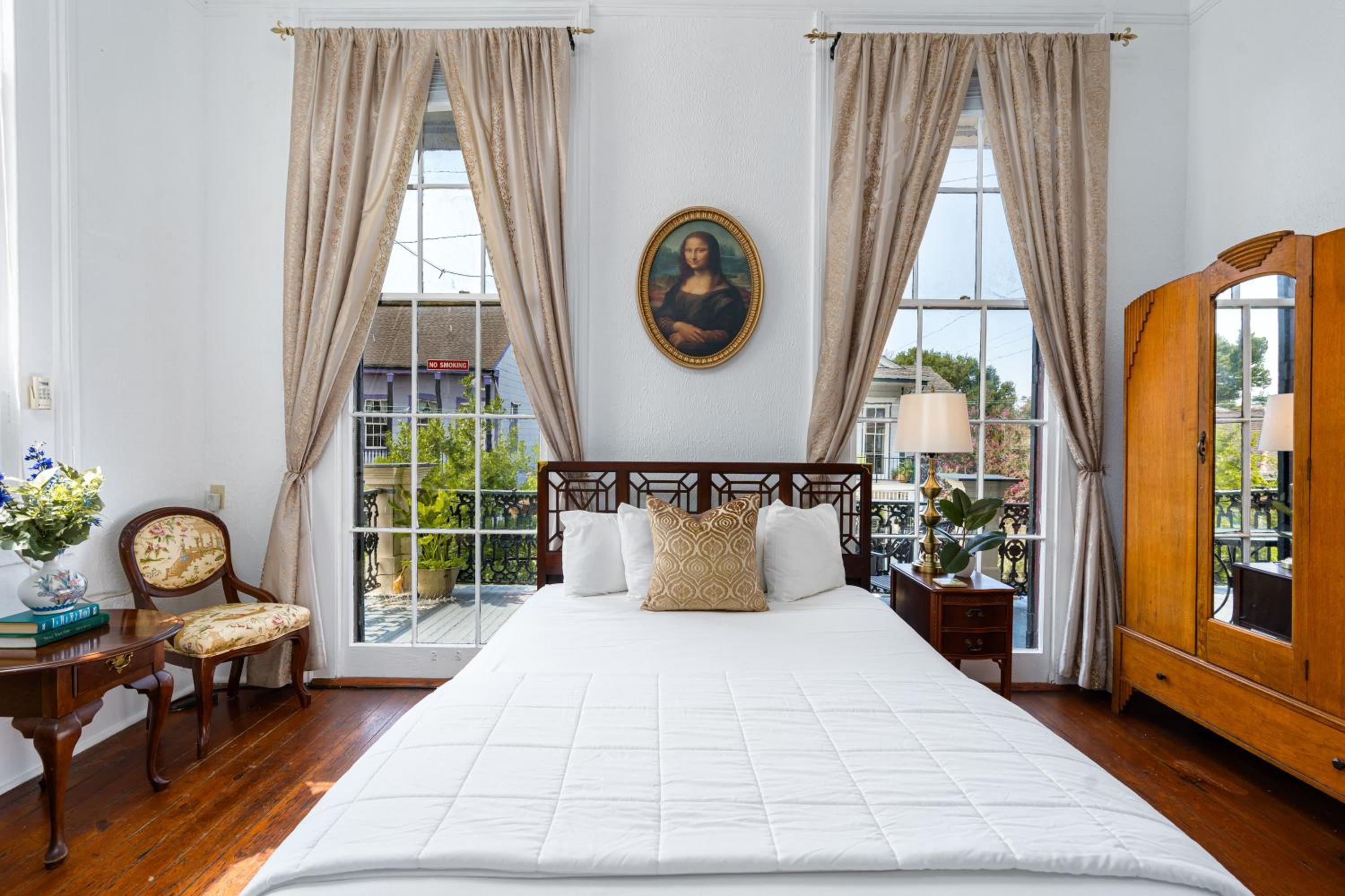 #6 Queen Suite with Balcony - Photo 17