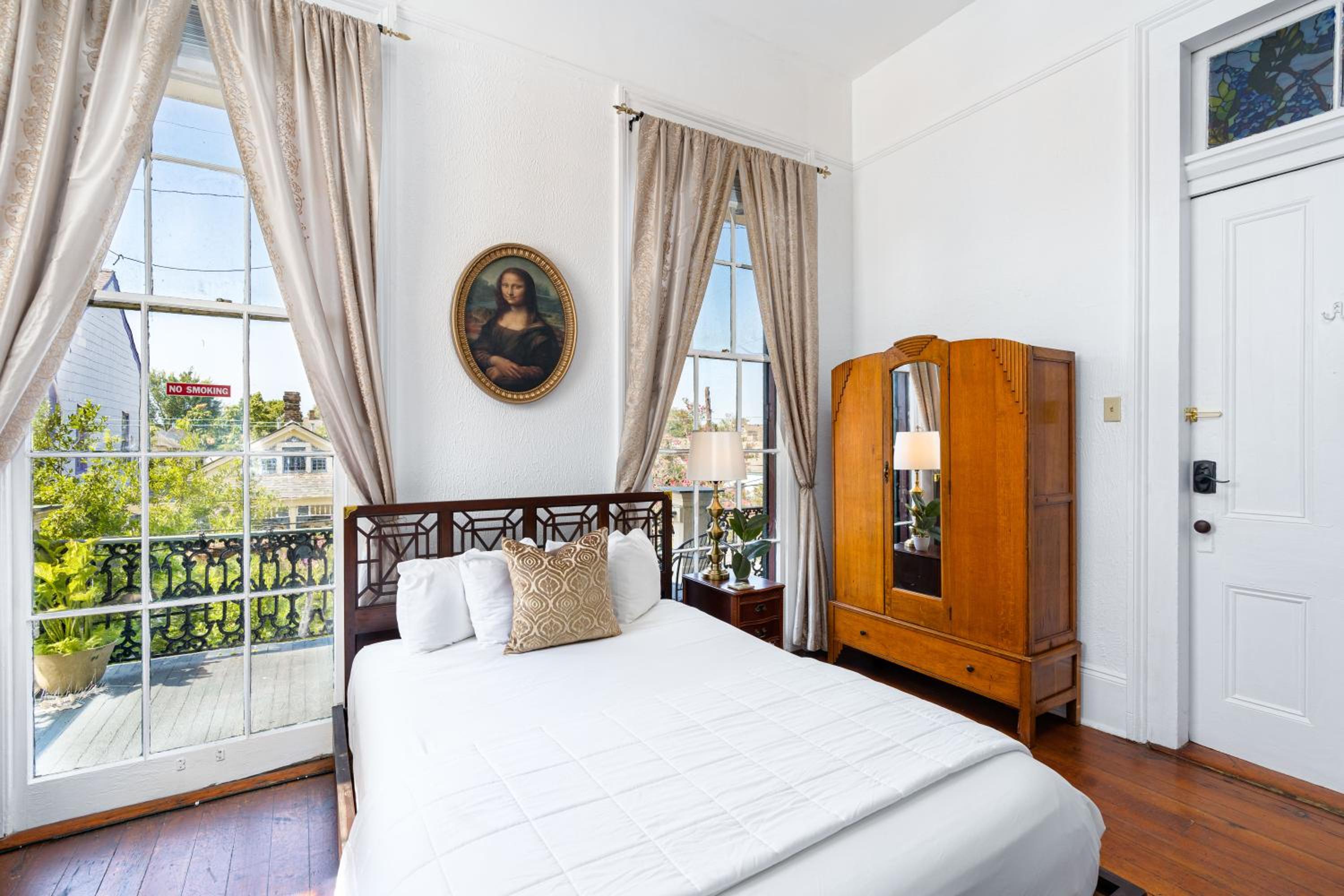 #6 Queen Suite with Balcony - Photo 14
