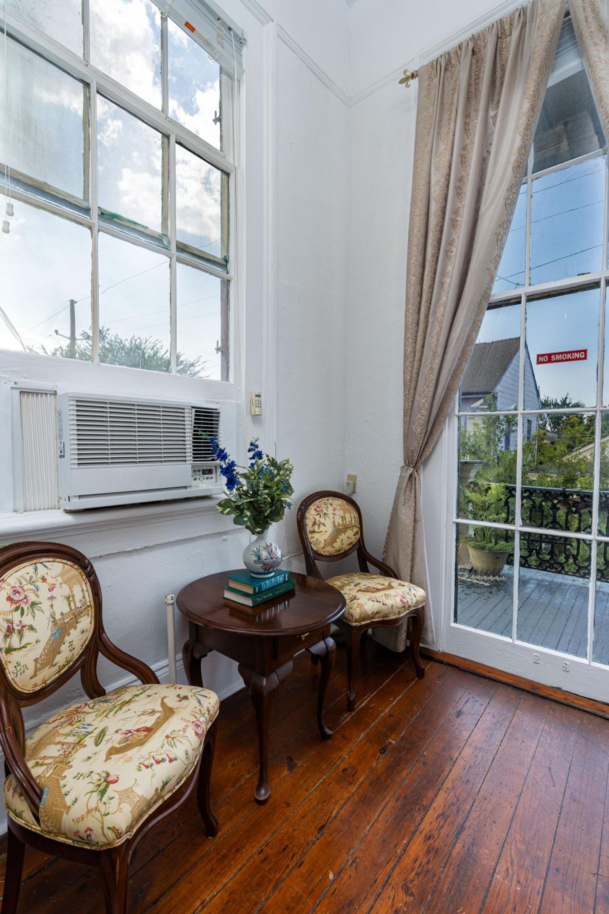 #6 Queen Suite with Balcony - Photo 16