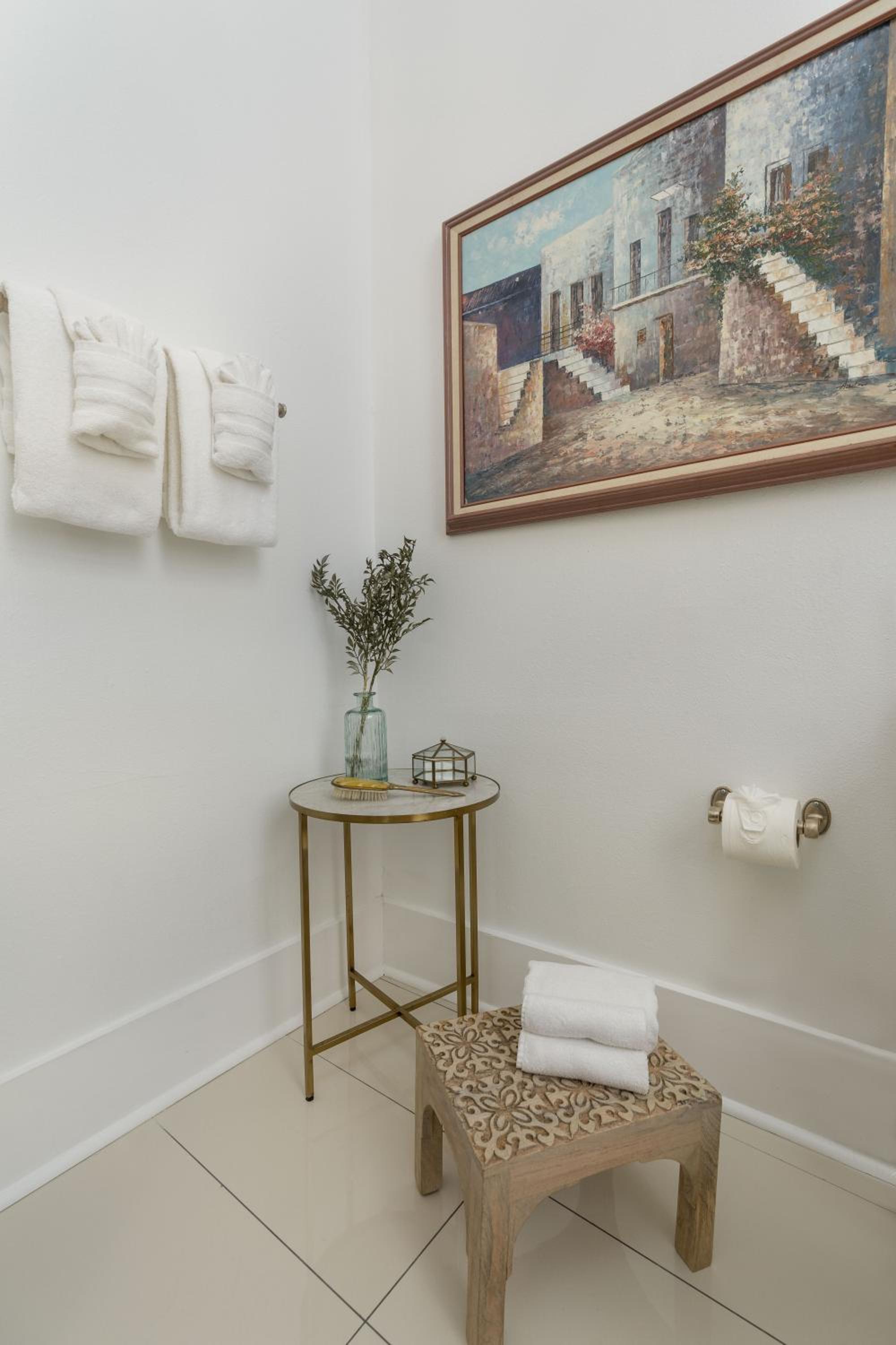 #4 King Suite - Photo 18