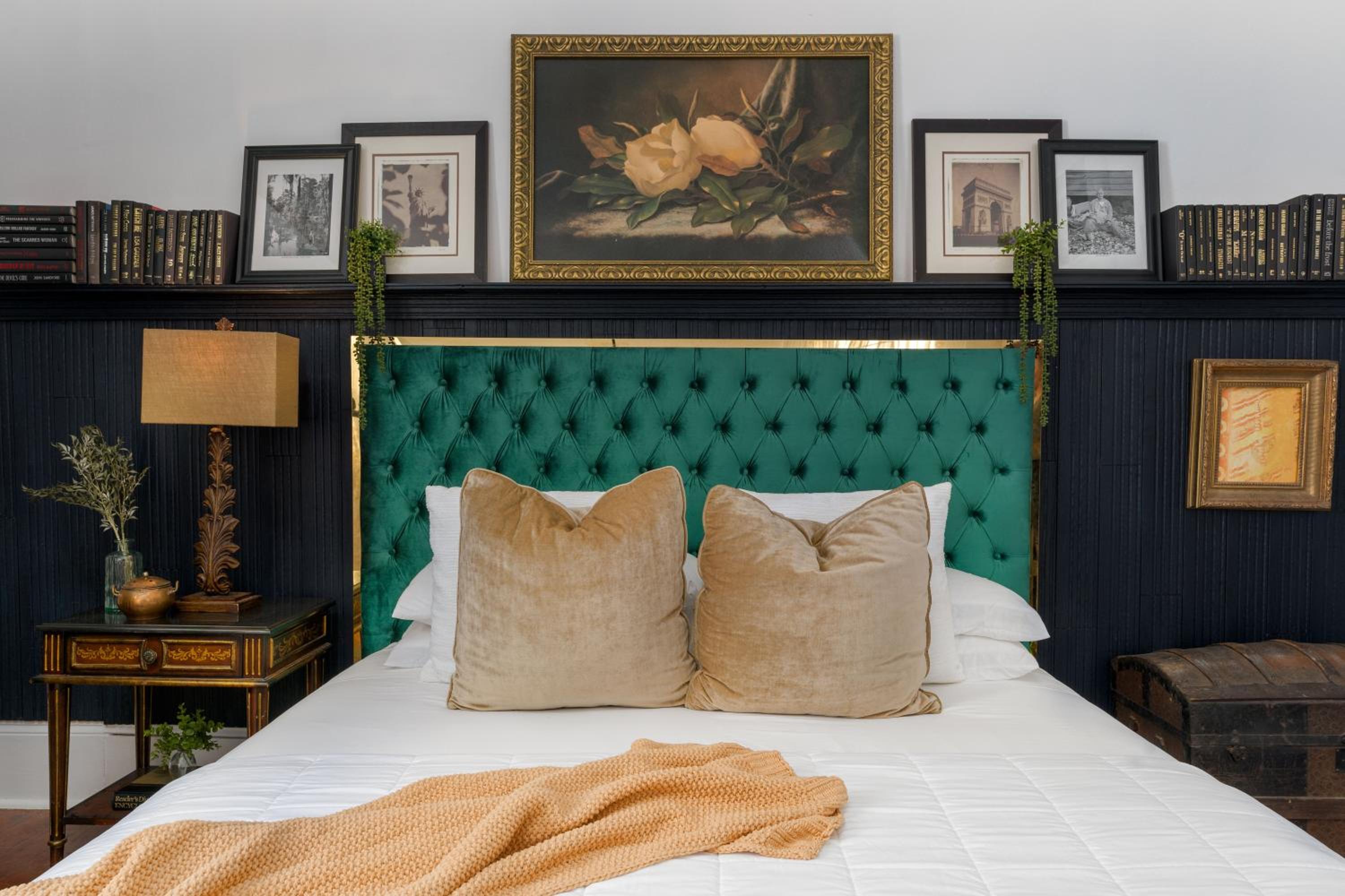 #4 King Suite - Photo 1