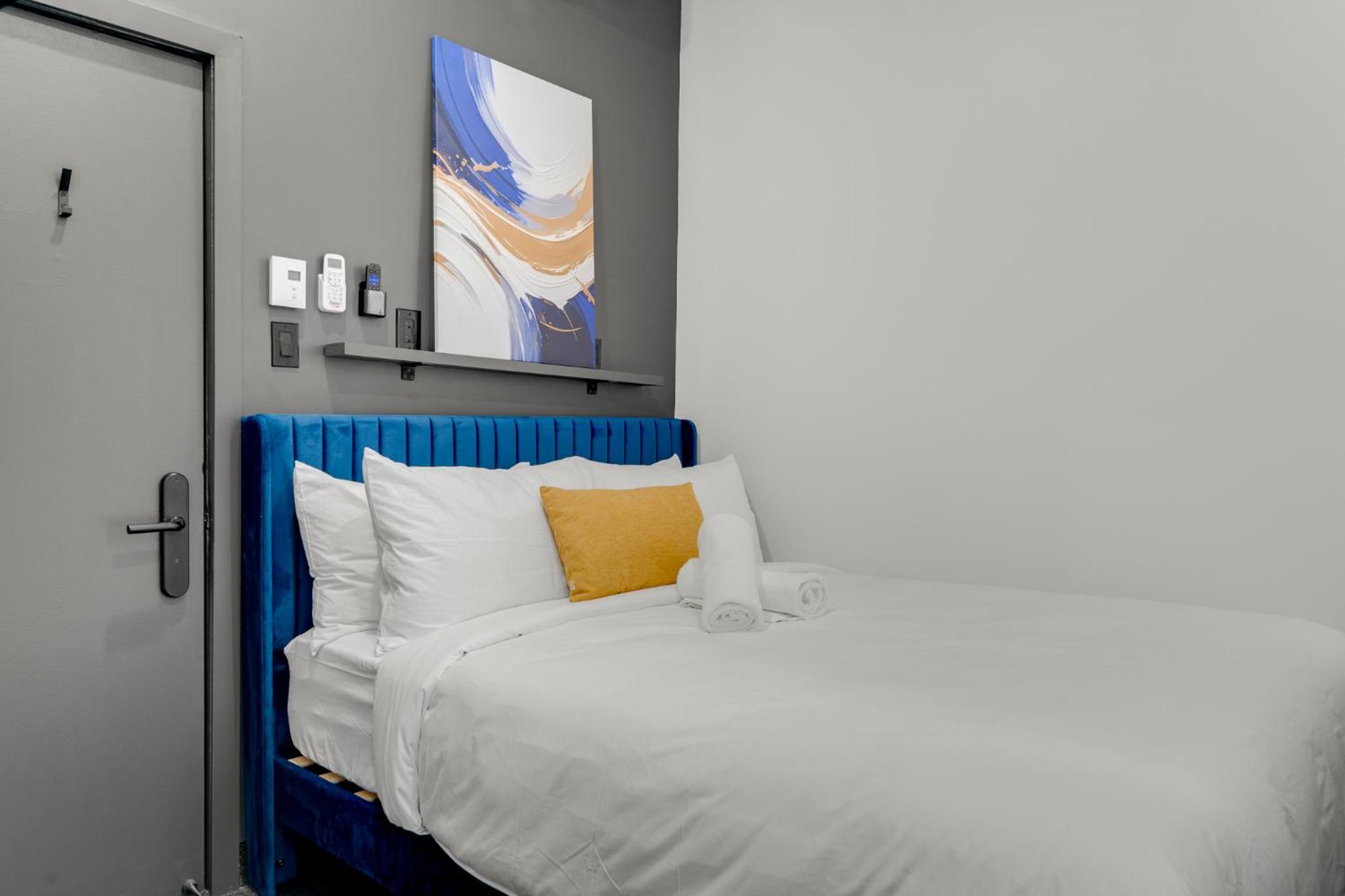 Deluxe Queen Room