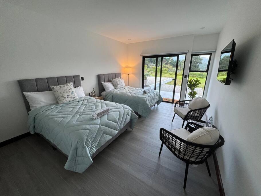 One-Bedroom House photo 1