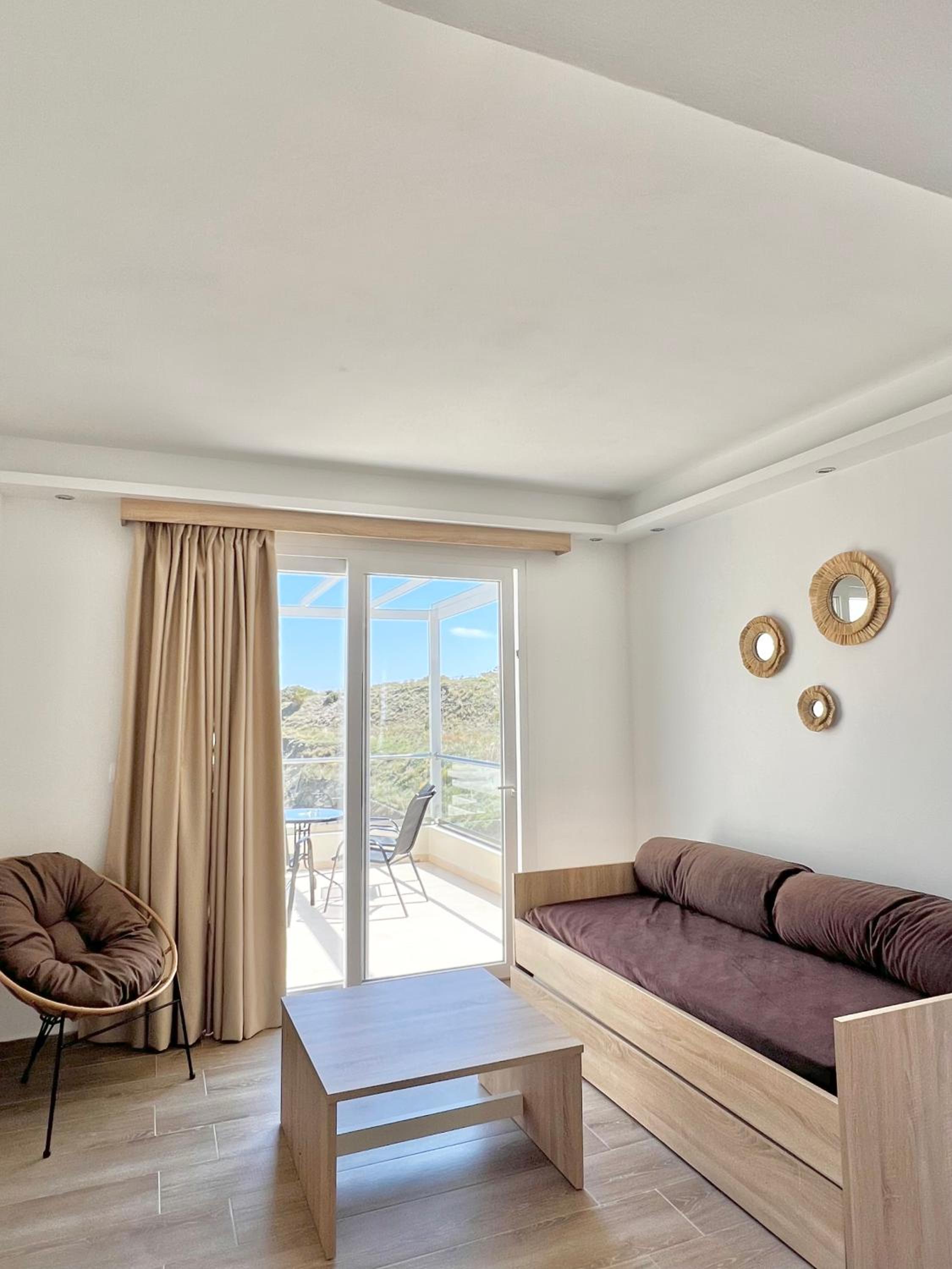 One-Bedroom Deluxe Apartment photo 2