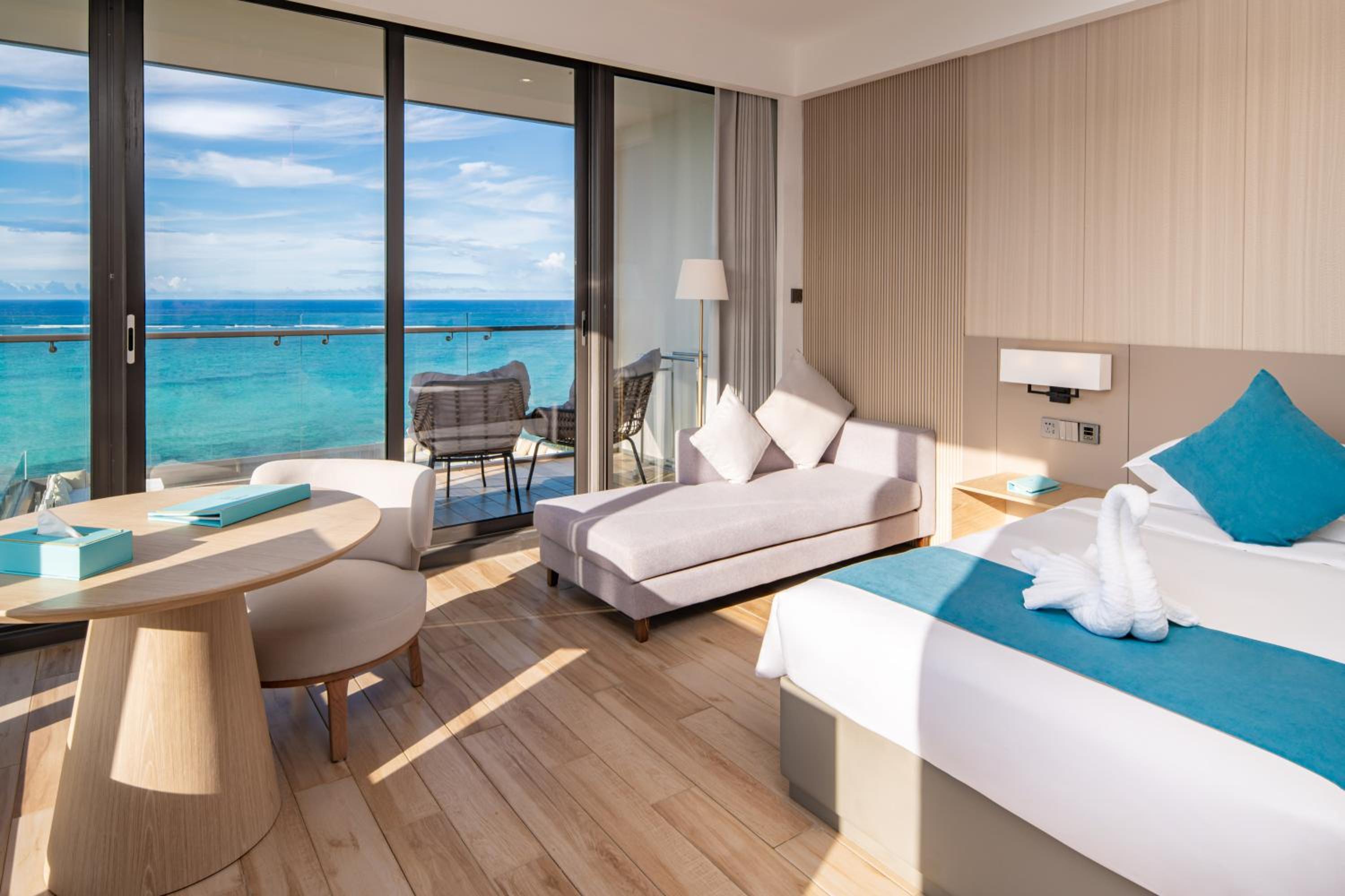 Sunrise Ocean Corner Suite  photo 1
