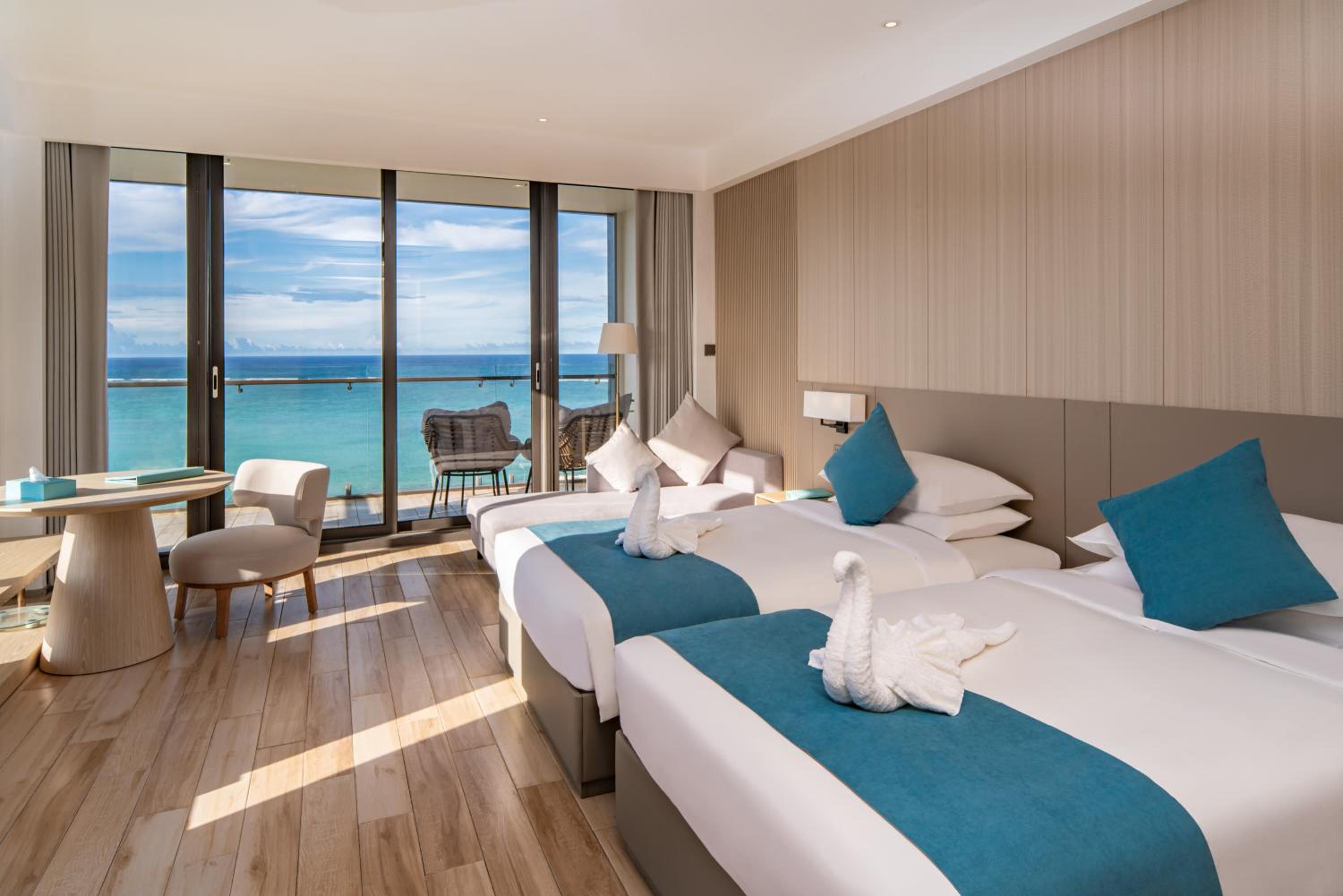 Sunrise Ocean Corner Suite  photo 2