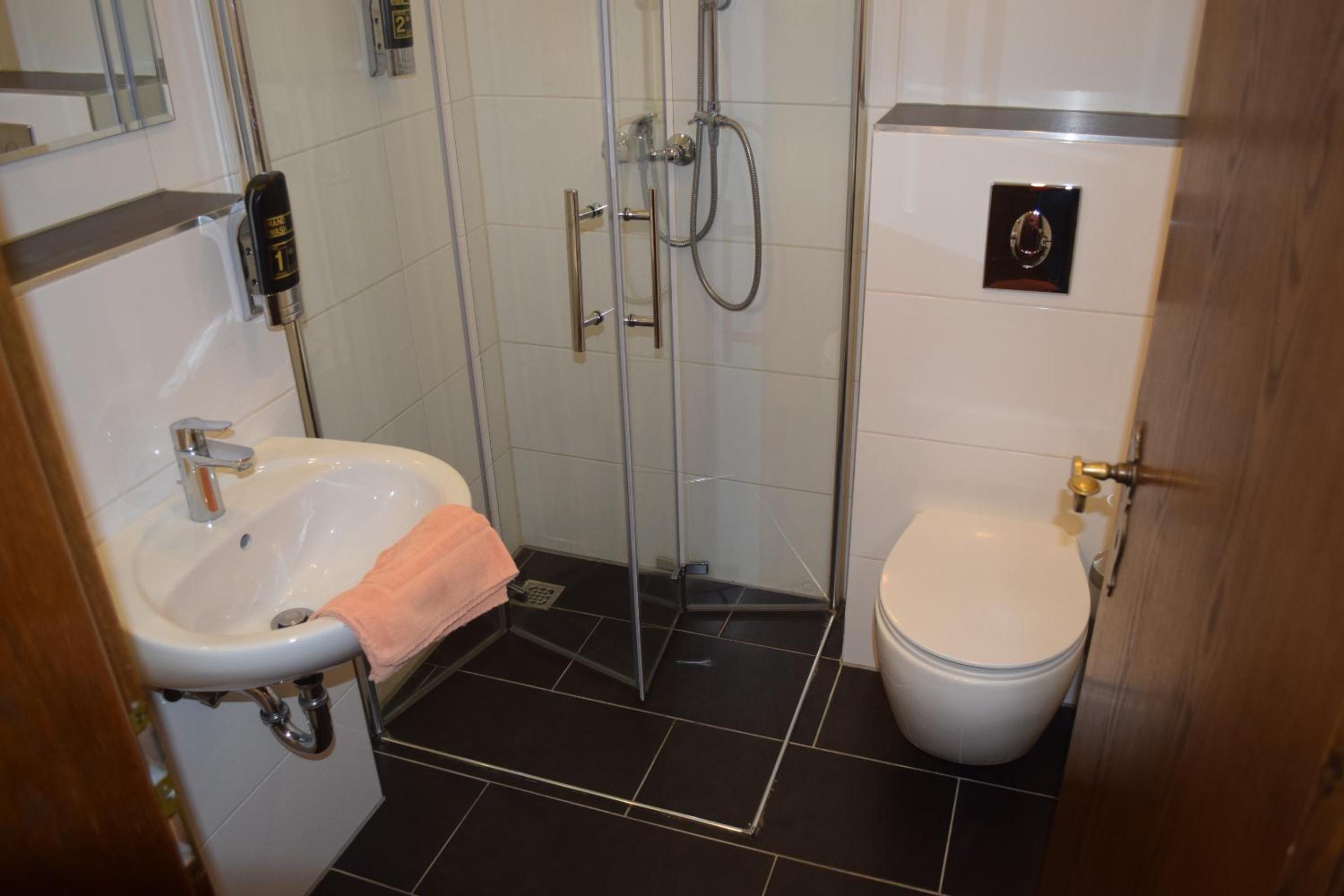 Double Room with Private Bathroom photo 3