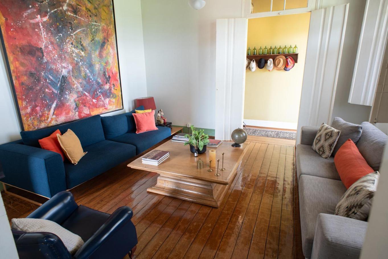 Seven-Bedroom House photo 1