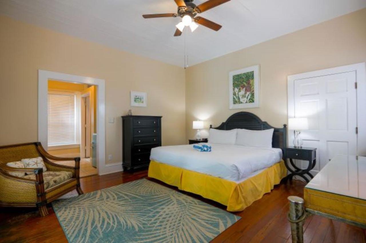King Suite with Pool View (Pool Suite Alligator) photo 3