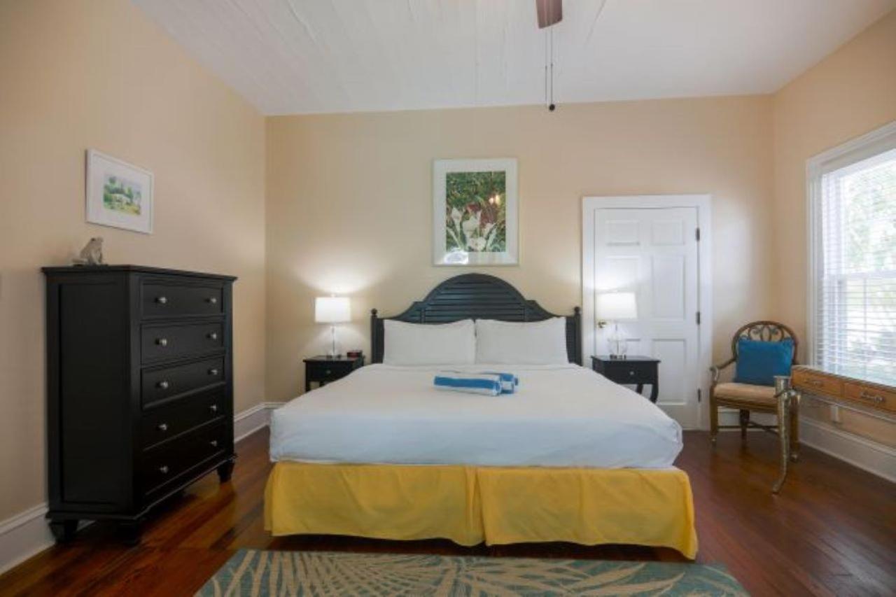King Suite with Pool View (Pool Suite Alligator)