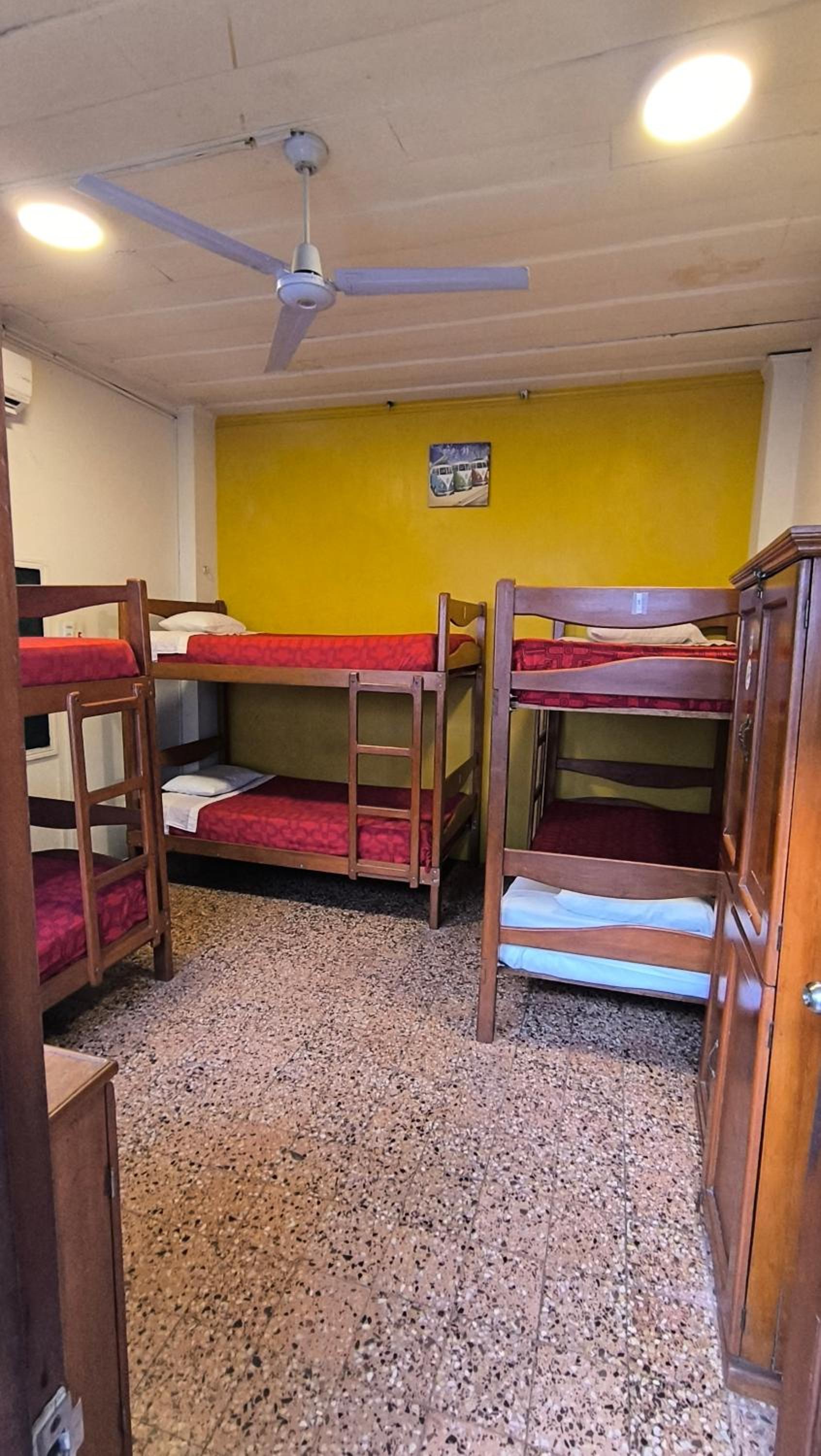 Bed in 6-Bed Mixed Dormitory Room photo 2