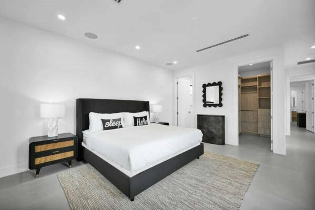Villa photo 1