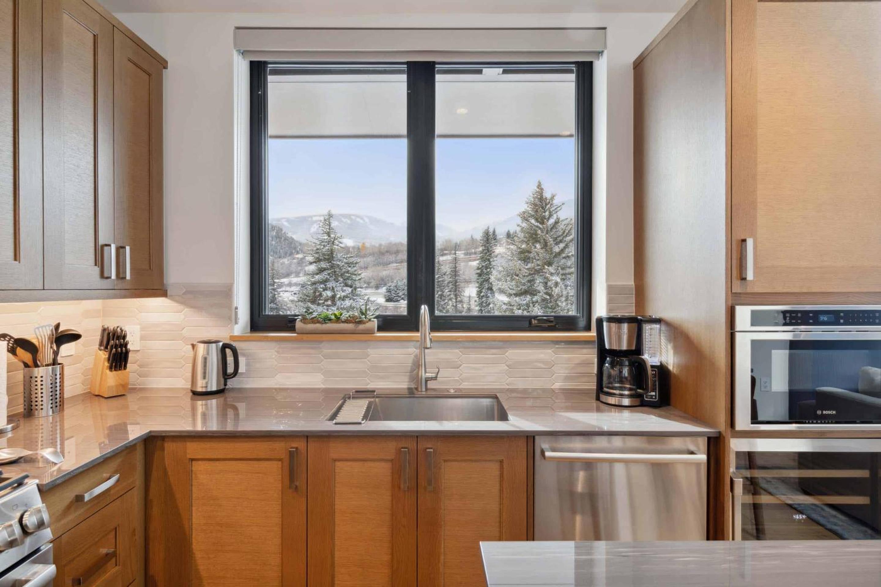 Two-Bedroom Apartment with Mountain View photo 2