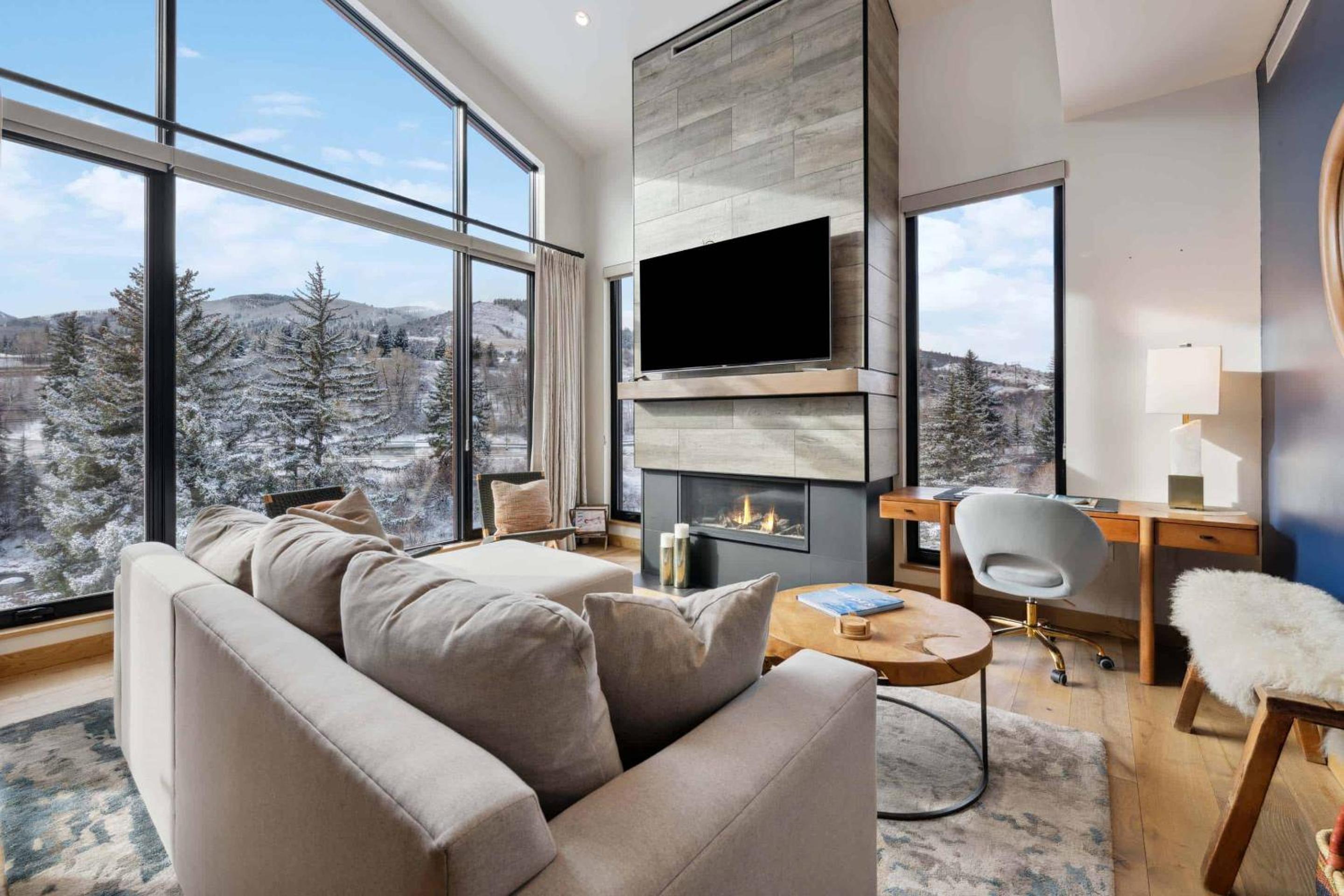 Two-Bedroom Apartment with Mountain View photo 1