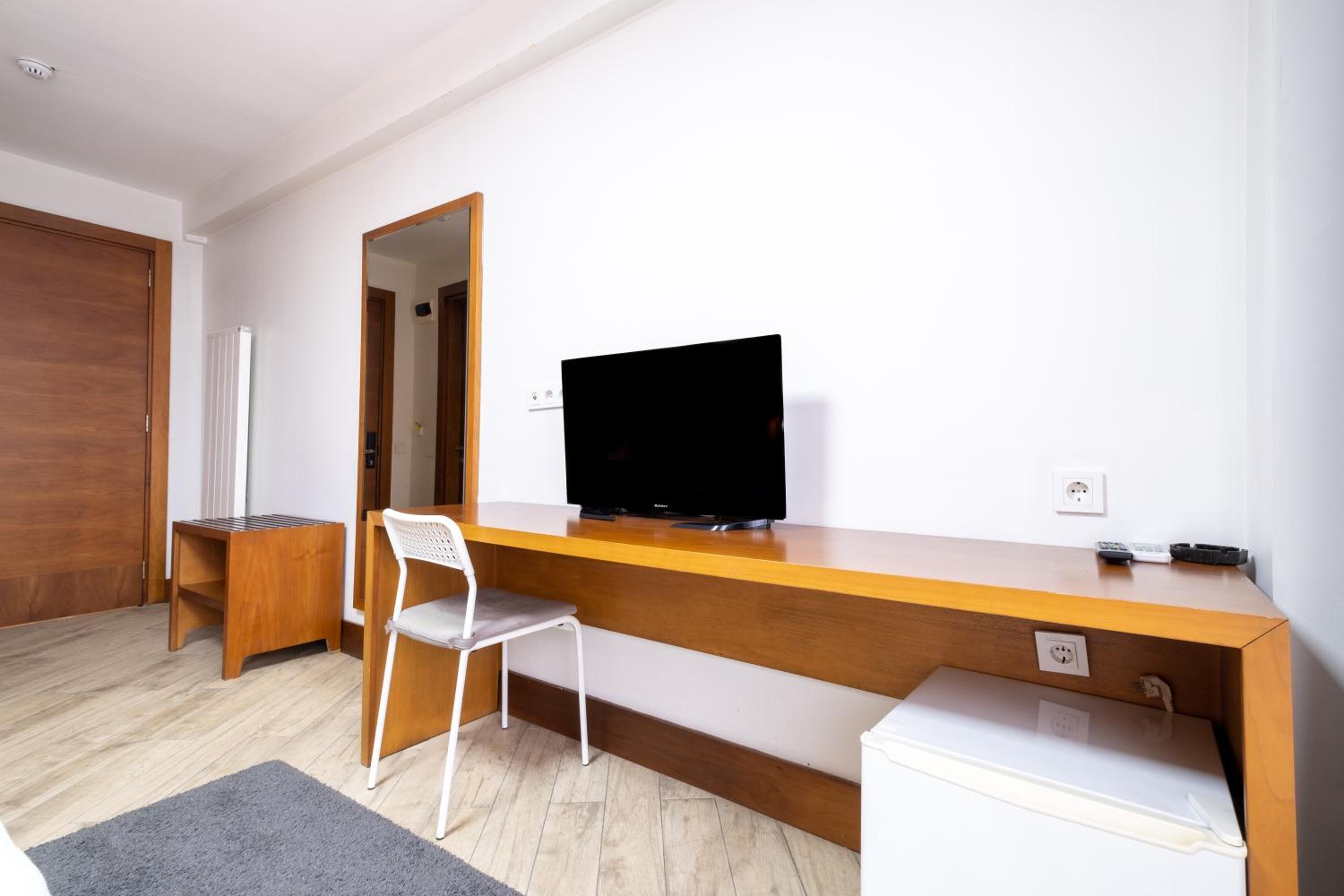 Economy Double Room photo 3