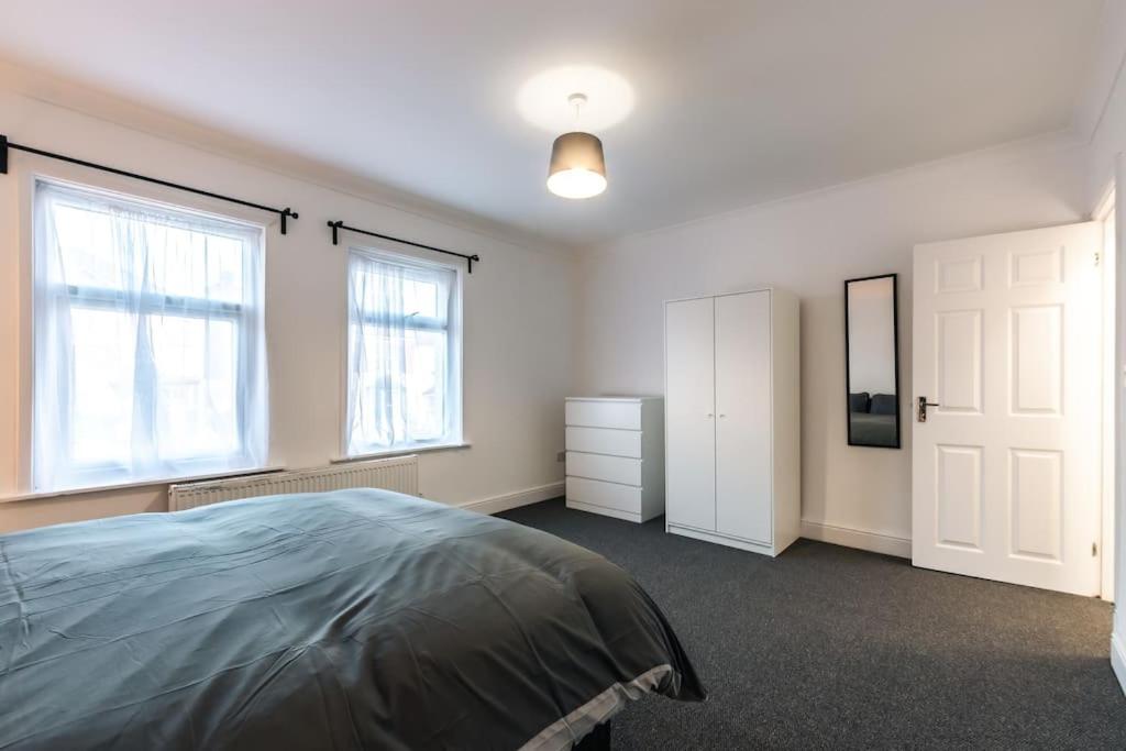 Four-Bedroom House photo 2